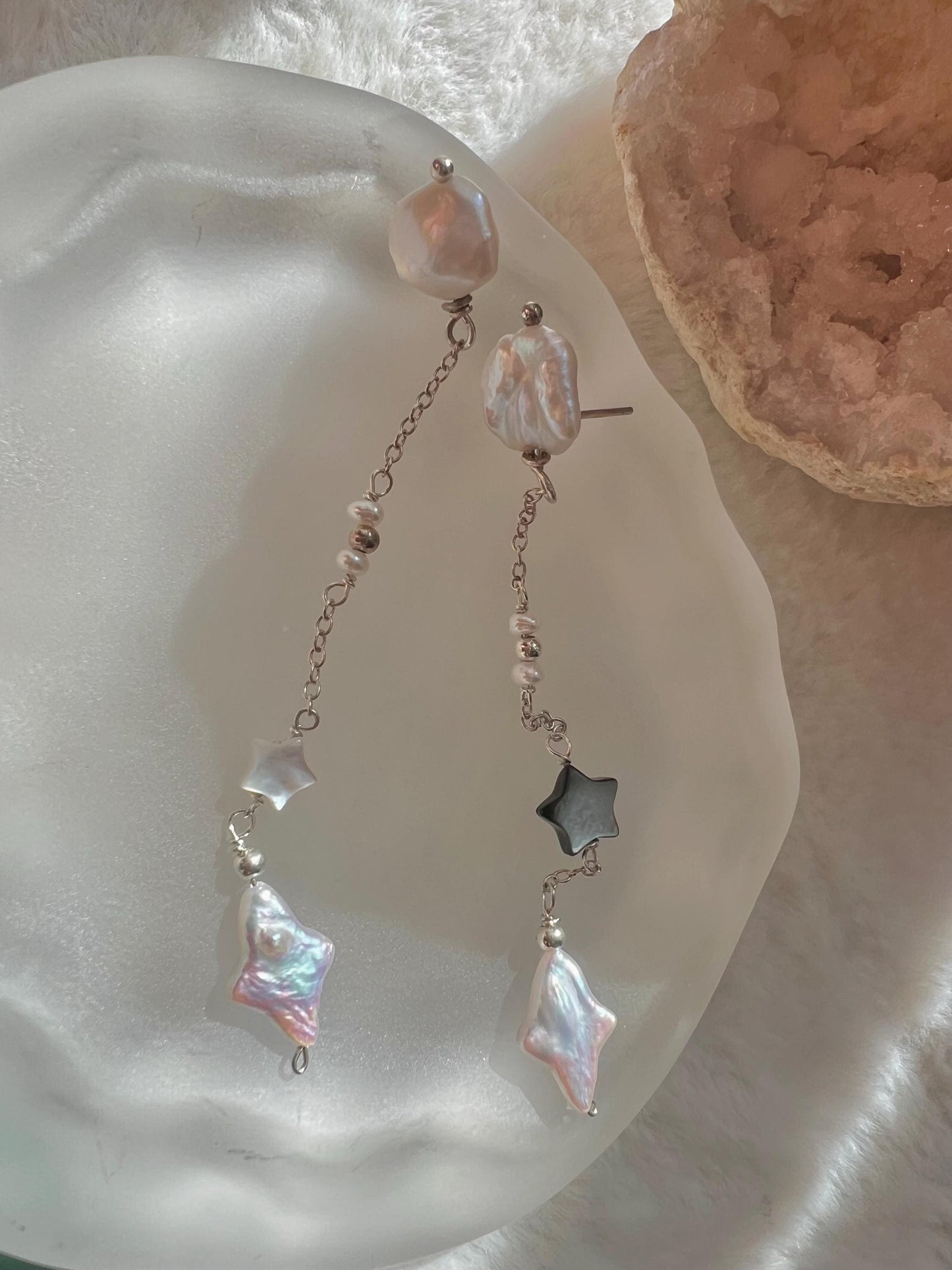 Freshwater baroque pearl long dangle star earrings. Dainty pearl earring. Minimalist pearl earrings. Elegant earring. Wedding earrings