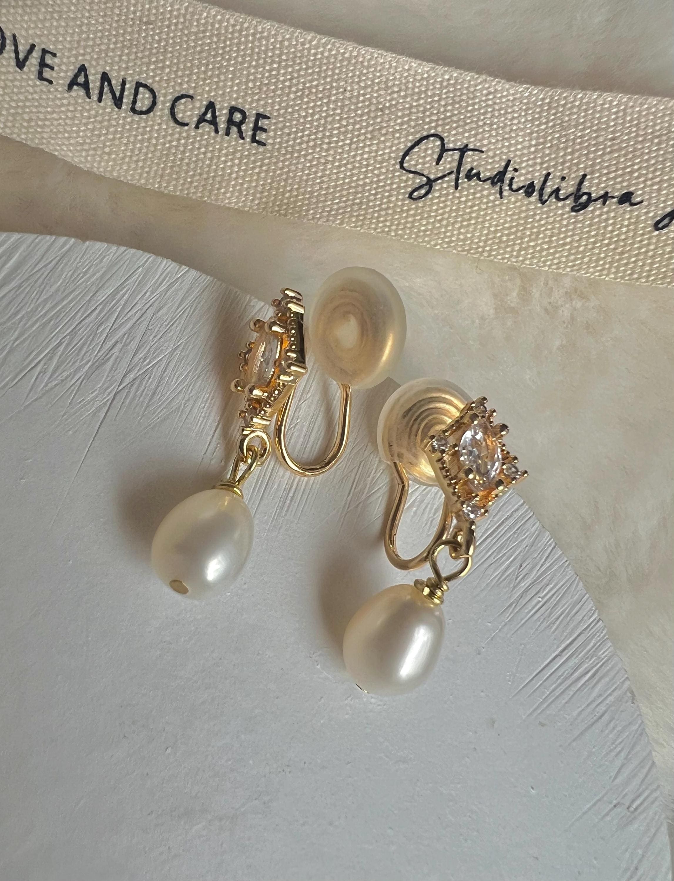 Art deco crystals dangle freshwater pearl earring. Minimalist clip on earrings. Bridal earrings. Bridesmaid gift. Vintage earrings