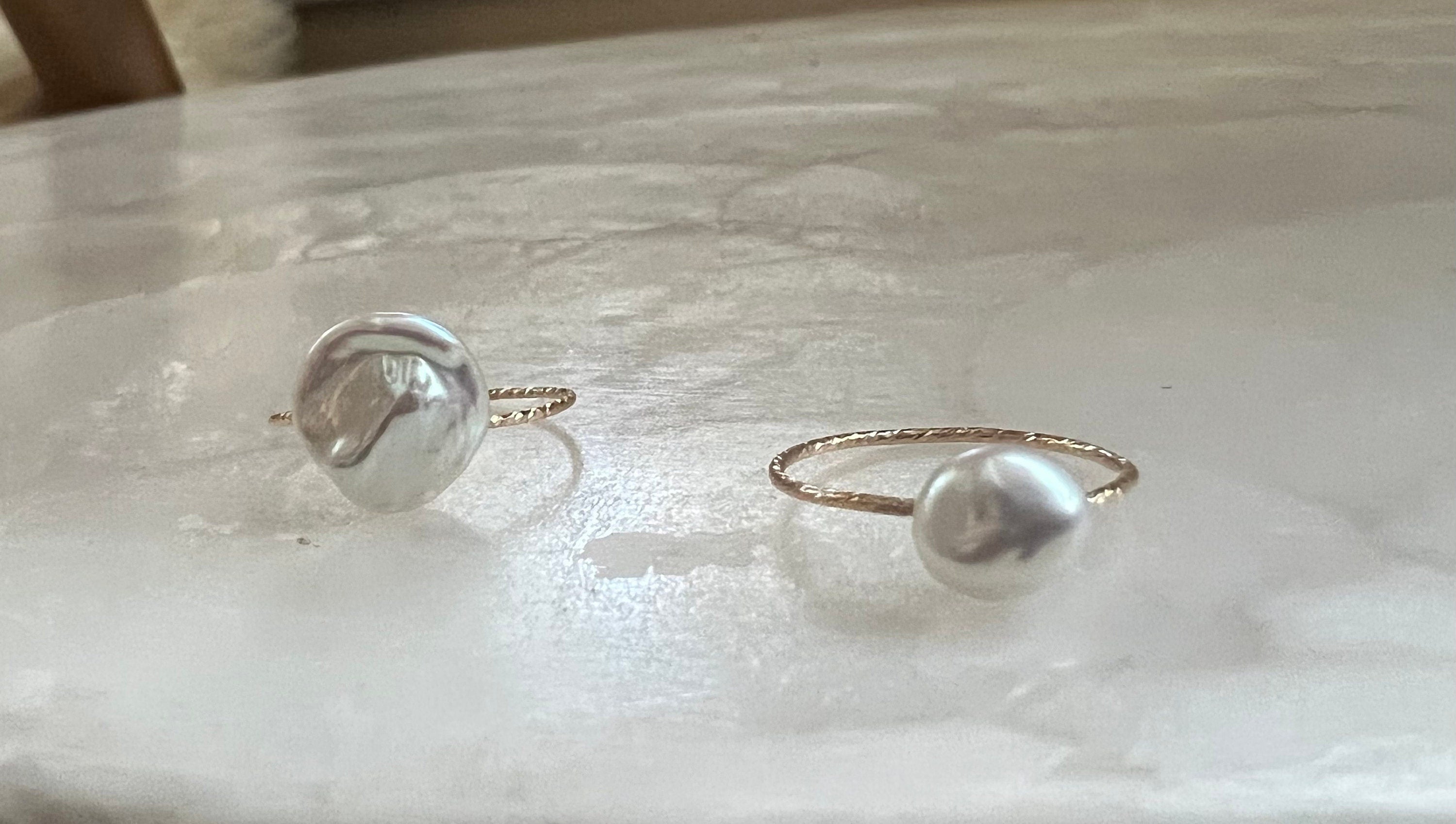 Minimalist baroque pearl luster ring. Dainty white pearl ring. Baroque Petal pearl ring. Freshwater pearl ring. Wedding ring