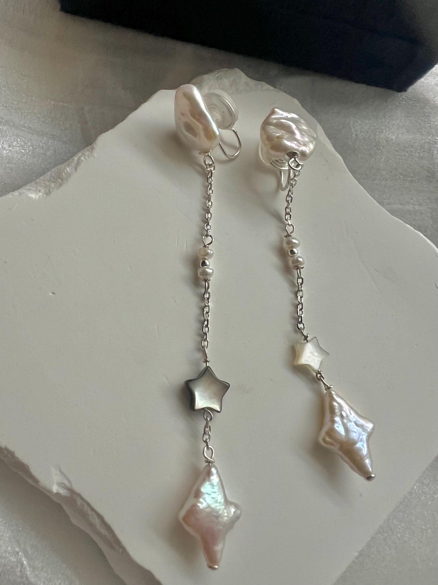 Freshwater baroque pearl long dangle star earrings. Dainty pearl earring. Minimalist pearl earrings. Elegant earring. Wedding earrings