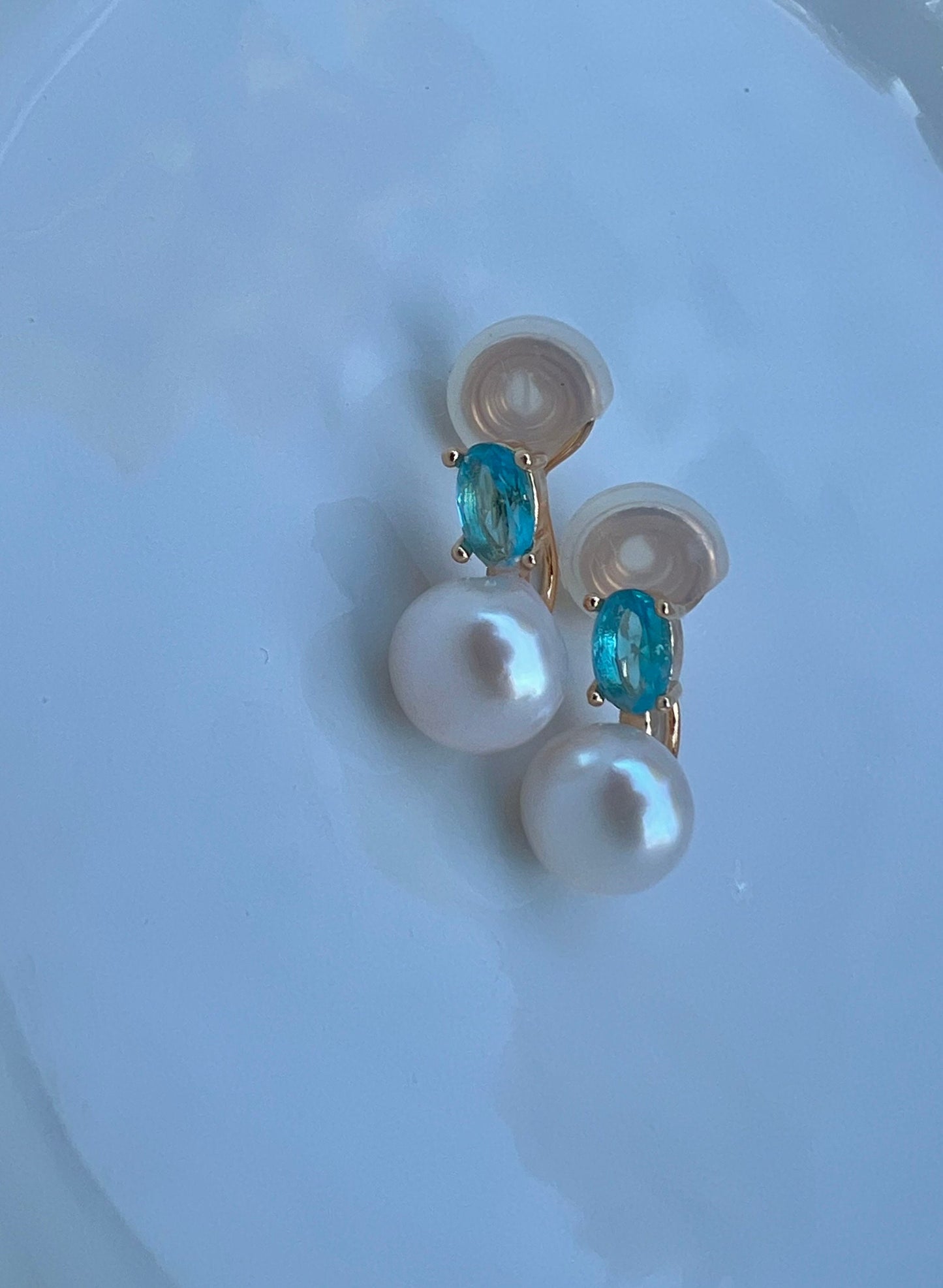 14K gold clip on freshwater pearl diamond earring. No pain earring. Minimalist pearl earring. Pearl climber earrings. No piercing earring.