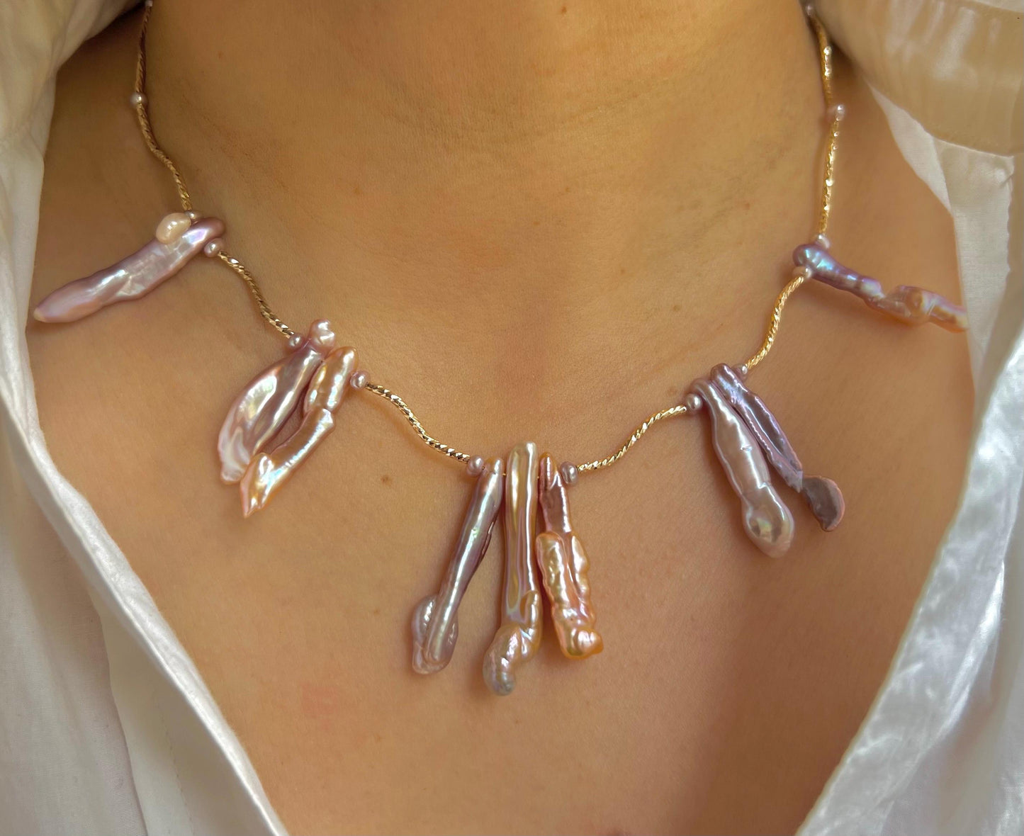 18K gold baroque freshwater purple Biwa pearl necklace. Feminine necklace. Designed waves necklace. Adorable necklace.