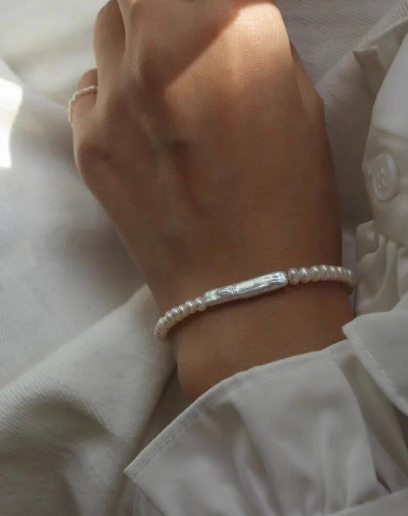 Freshwater pearl bracelet. Chic bracelet. Keshi pearl bracelet. Multiple-shape pearl bracelet. Wedding pearl bracelets. Gift for her.