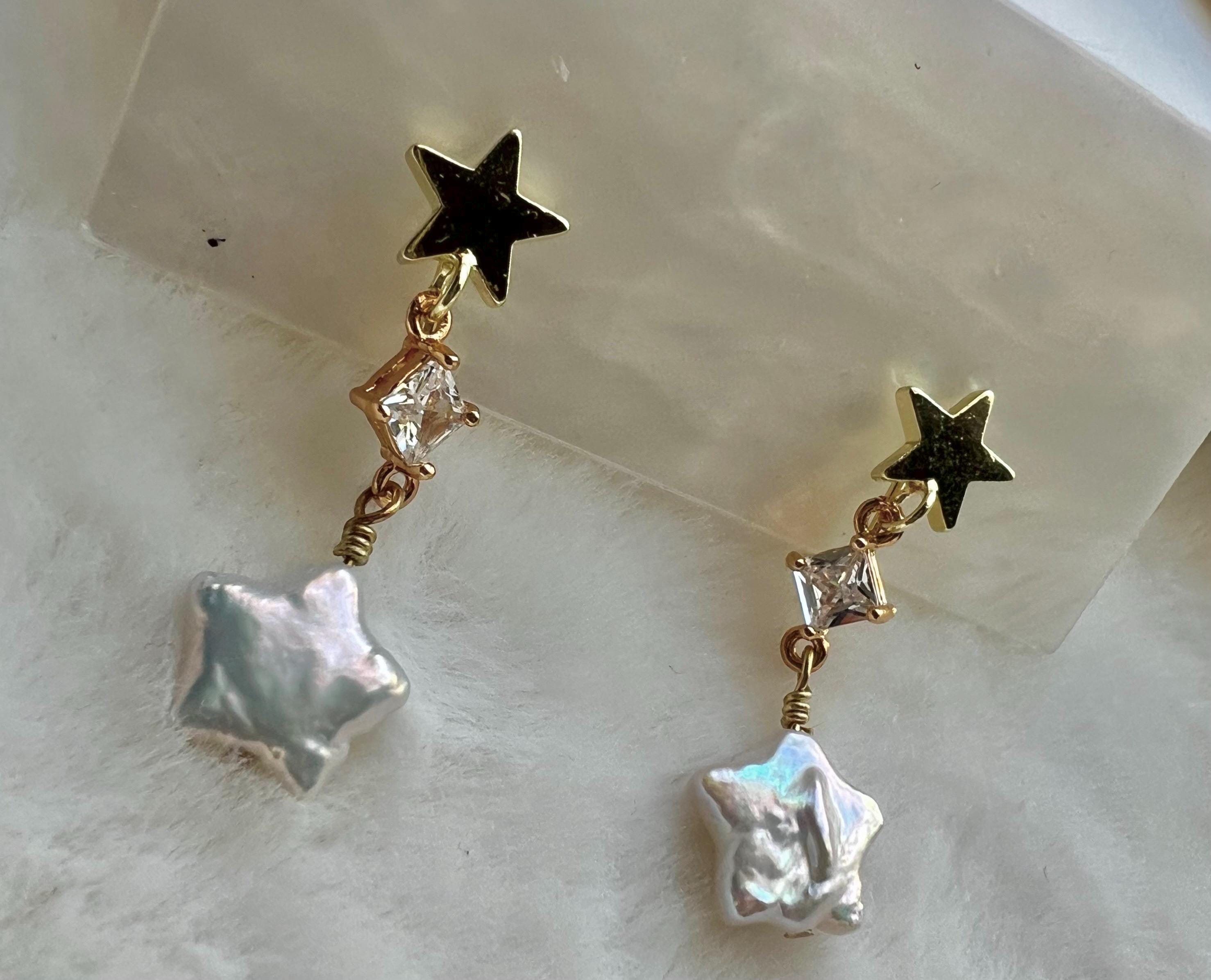Art Deco freshwater star pearl dangle earrings.  Delicate earrings. CZ crystal clip on earrings. Vintage earrings. Drop earrings.