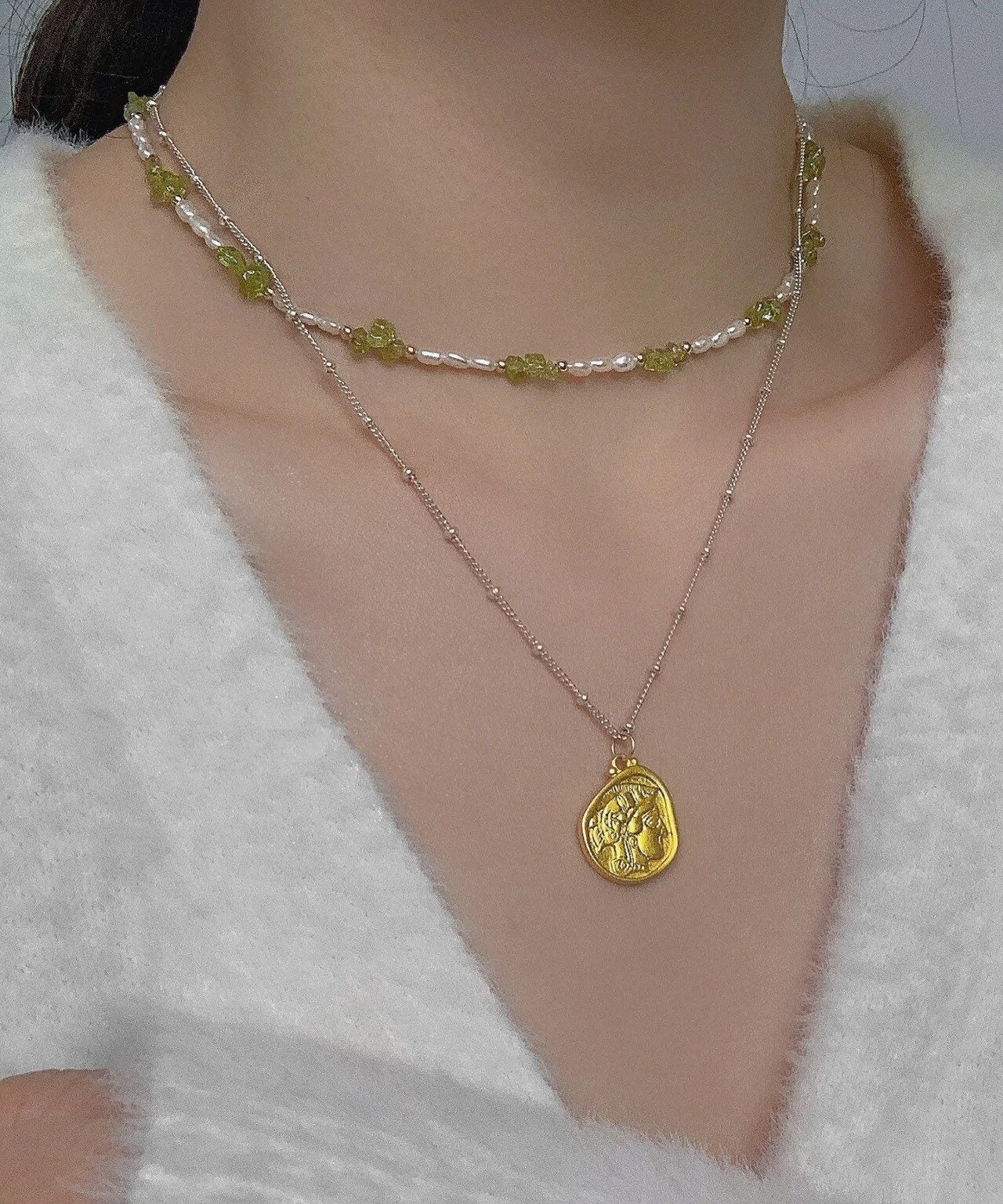 14K gold filled freshwater pearl olivine necklace. Real pearl necklace. Minimalist necklace. Bridal necklace. Gemstones necklace