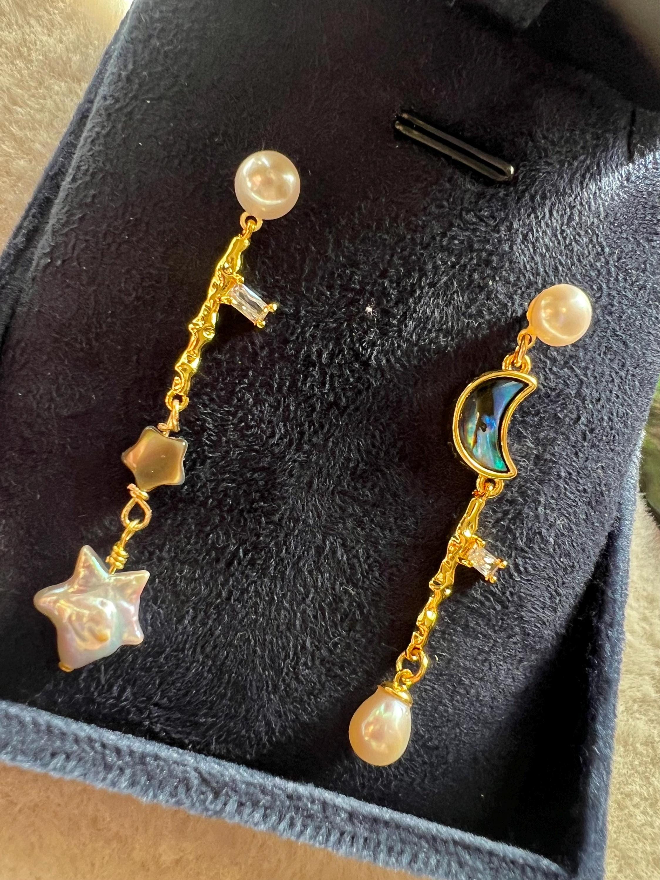 Delicate freshwater pearl moon face star earring. Dainty earrings. Unbalanced earrings. Dissymmetry earrings. Minimalist earrings.