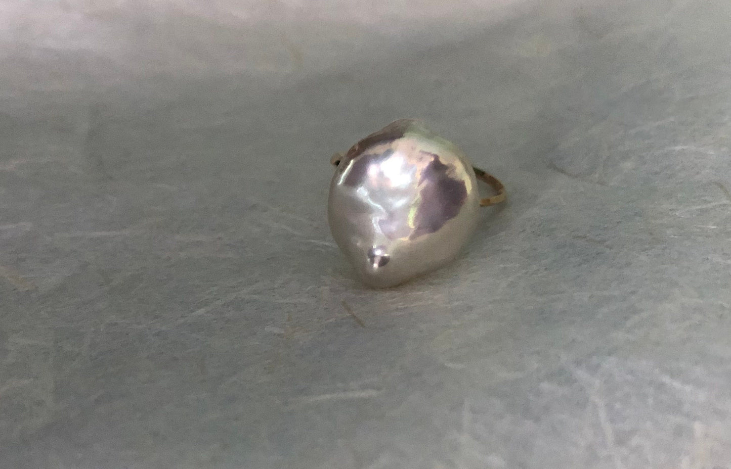 14K gold filled baroque keshi coin pearl ring. Minimalist pearl ring. Dainty high quality luster freshwater pearl ring. Gift for her.