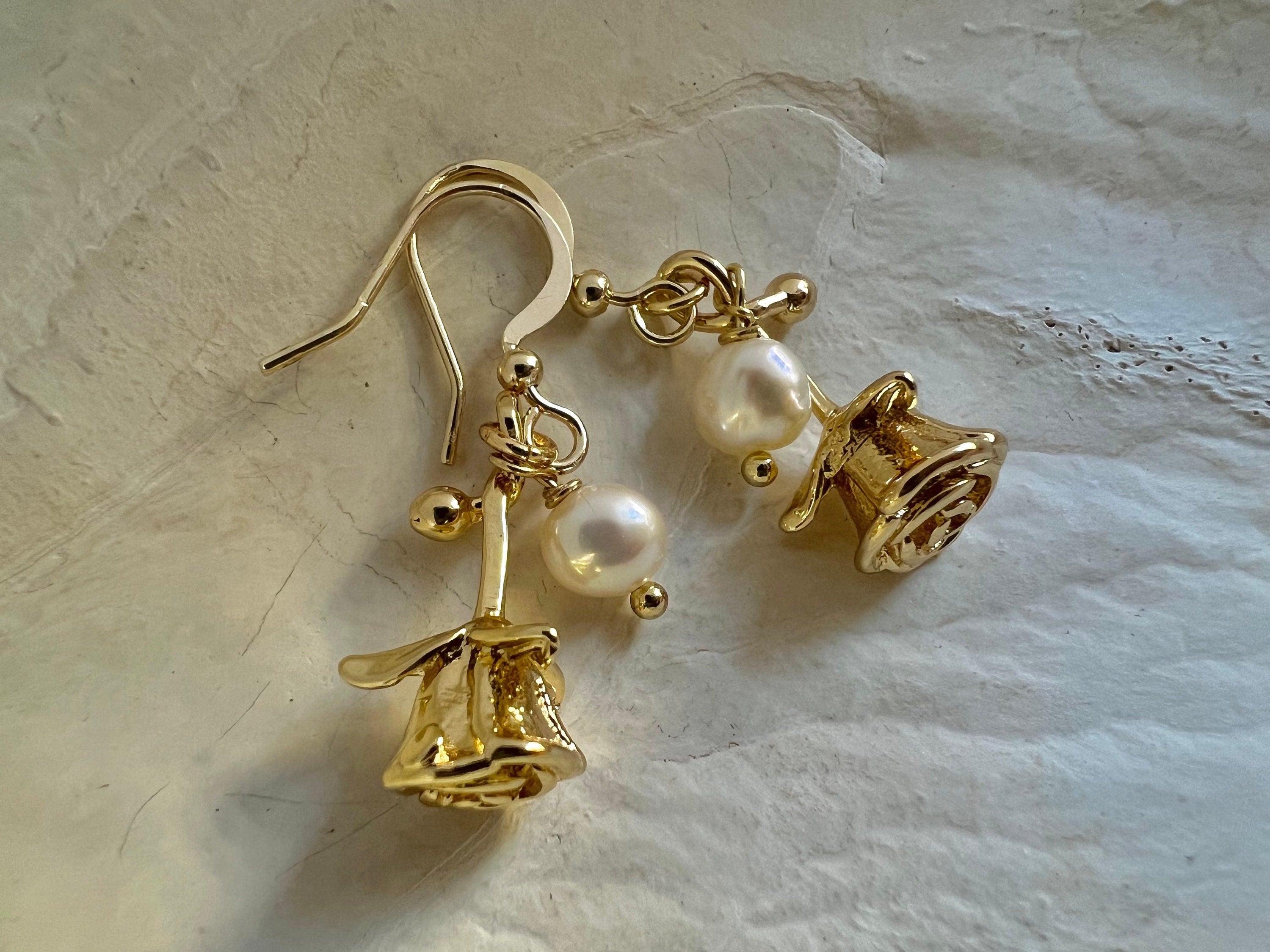 Genuine freshwater pearl dangle rose earrings. Elegant Pearl earrings. Minimalist pearl earrings. Bridal earrings. Bridesmaid gift.