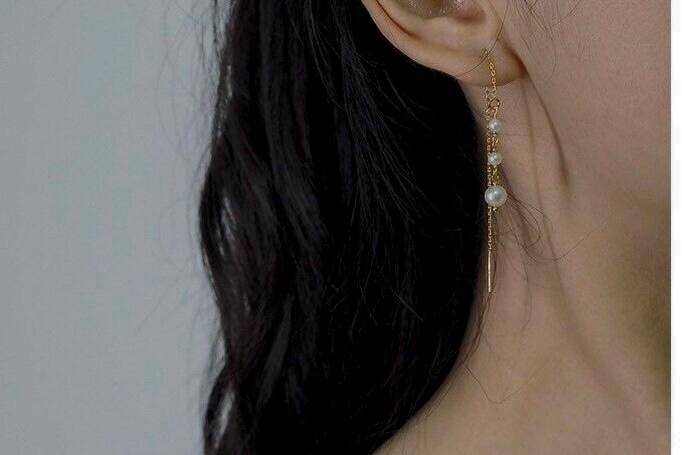 14K gold filled freshwater pearl dainty threader/earring. elegant earring. minimalist threader/earring. Valentines gift. Gift for her.