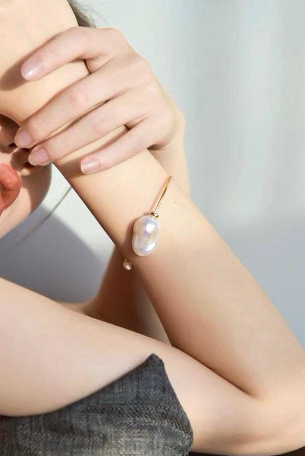 14K gold filled Freshwater baroque & Round pearl bangle. Minimalist choker. Bridal pearl bracelet. Bridal pearl bangle. Wire cuff choker.