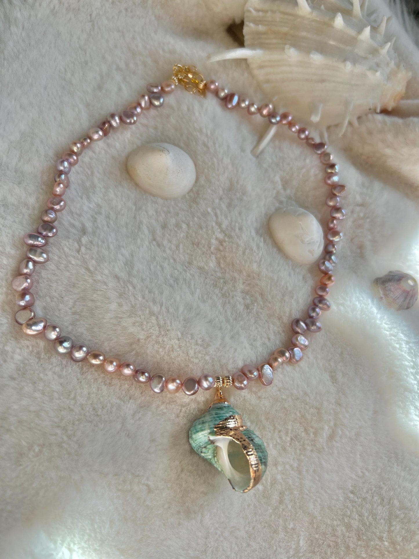 Freshwater baroque pearl necklace. Purple pearl beaded necklace. Chunky beach necklace. Pearl shell choker. Summer necklace