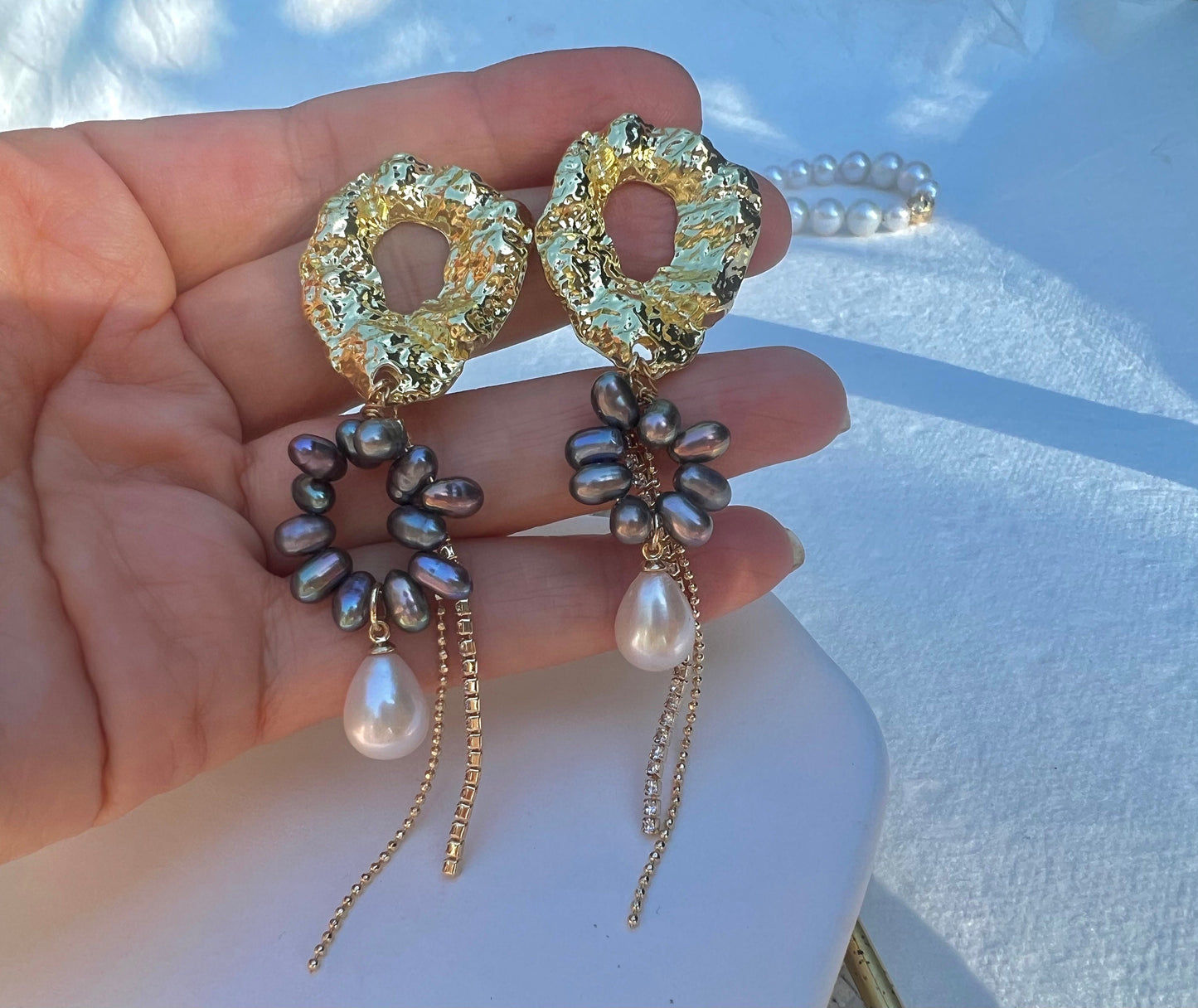 Multicolored freshwater pearl dangle earrings. Art Deco earring. Boho wedding earrings. June birthstone. Chic pearl earrings.