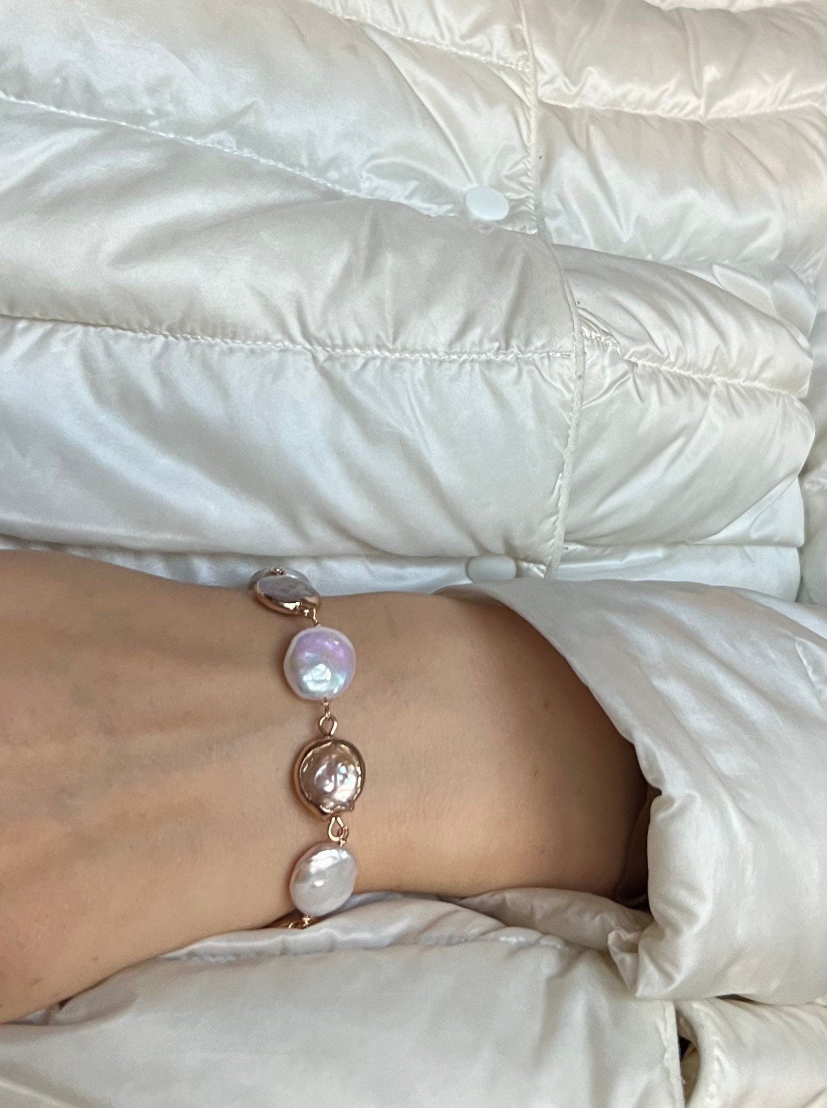 Multiple-color freshwater baroque pearl bracelet. Baroque pearl bracelet. Adorable bracelet. Boho bracelet. Coin pearl bracelet.