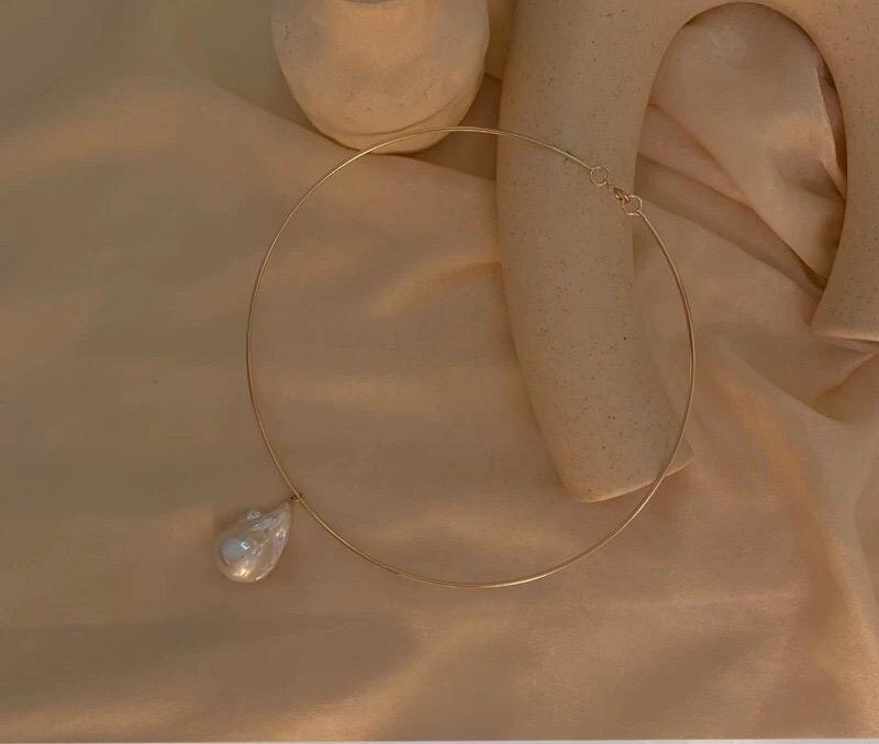 14K gold filled Freshwater baroque pearl bangle. Minimalist choker. Bridal pearl choker. Wire cuff choker.