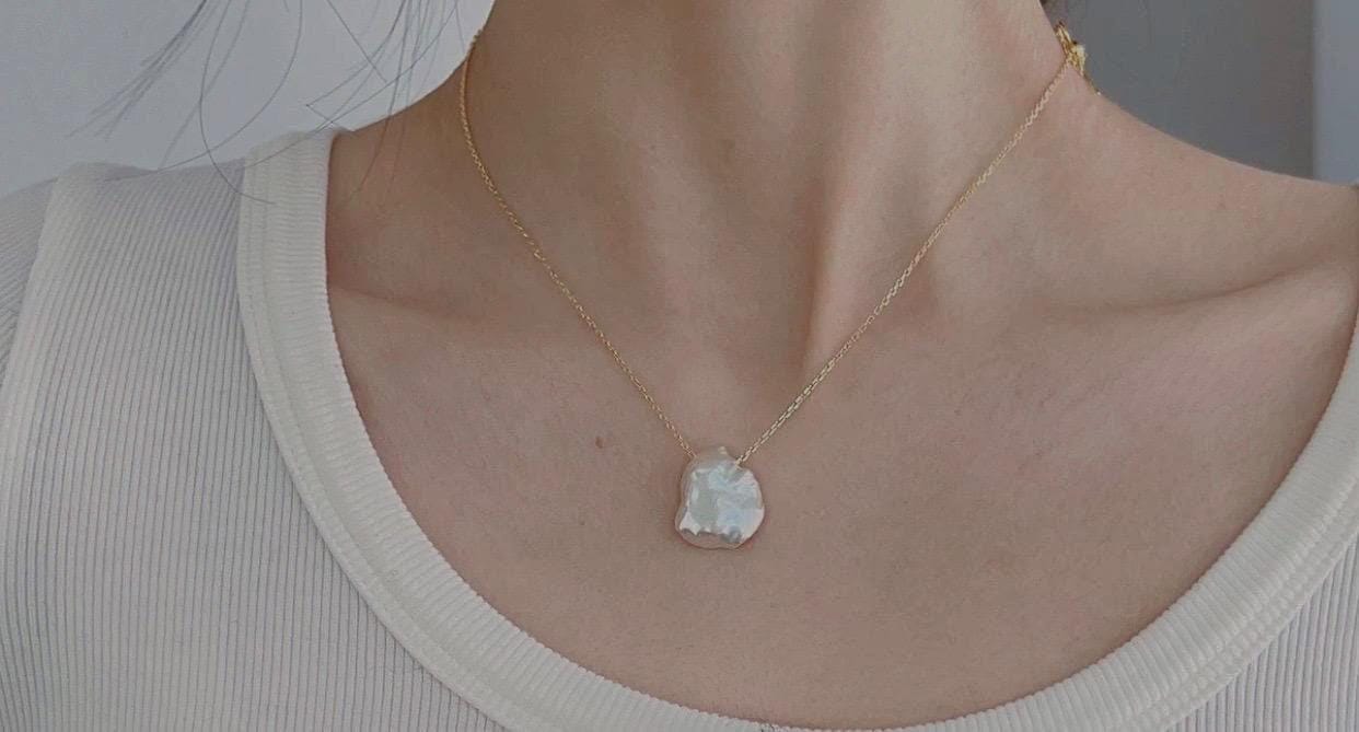 14K Gold filled simple genuine pearl adjustable chain necklace. Minimalist chock. Stacking necklace. Elegant necklace . Wedding necklace