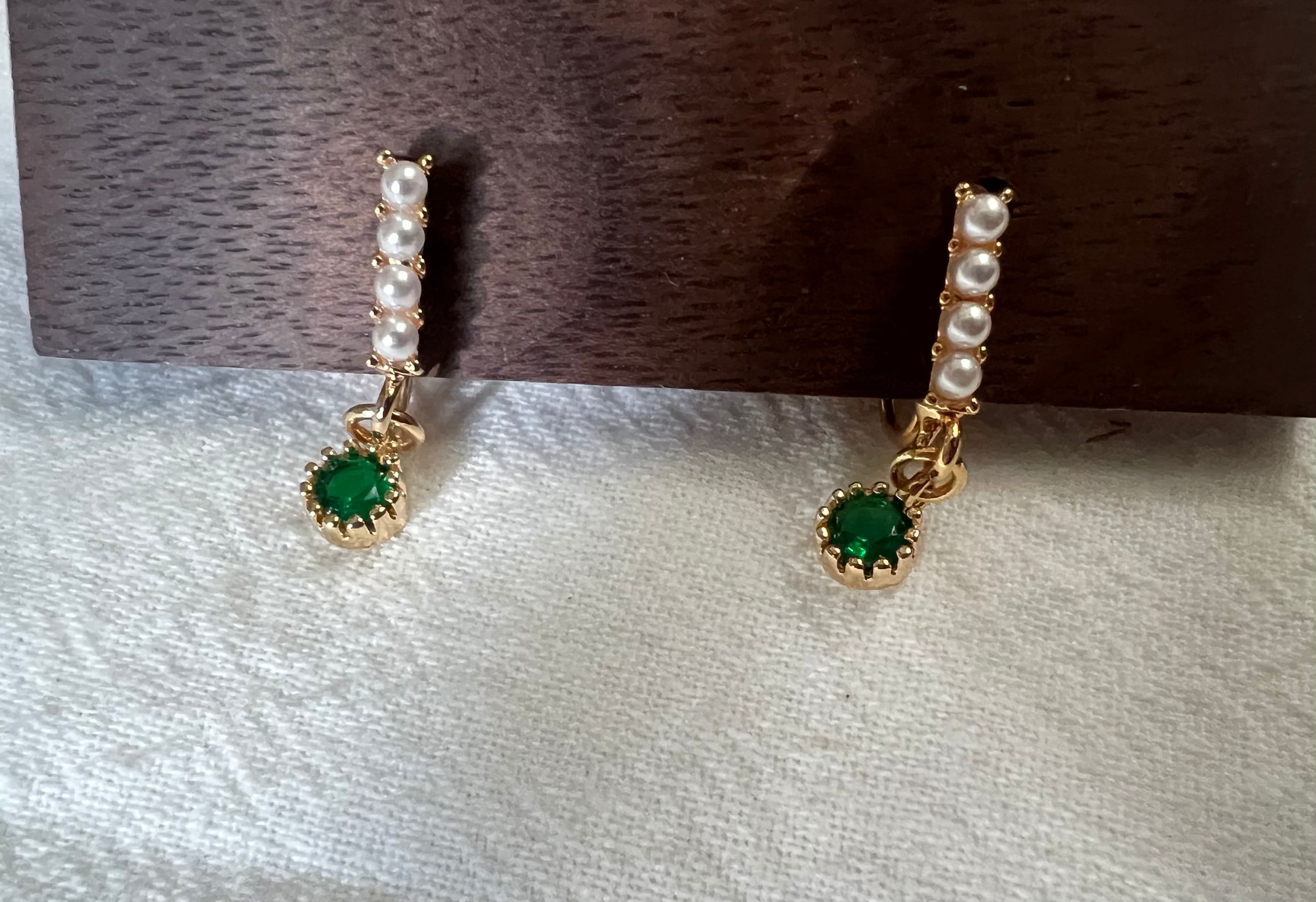 Dainty pearl emerald earrings. No piercing ear earring. Minimalist clip on earrings. Dangle no pain earring. Bridesmaid gift.
