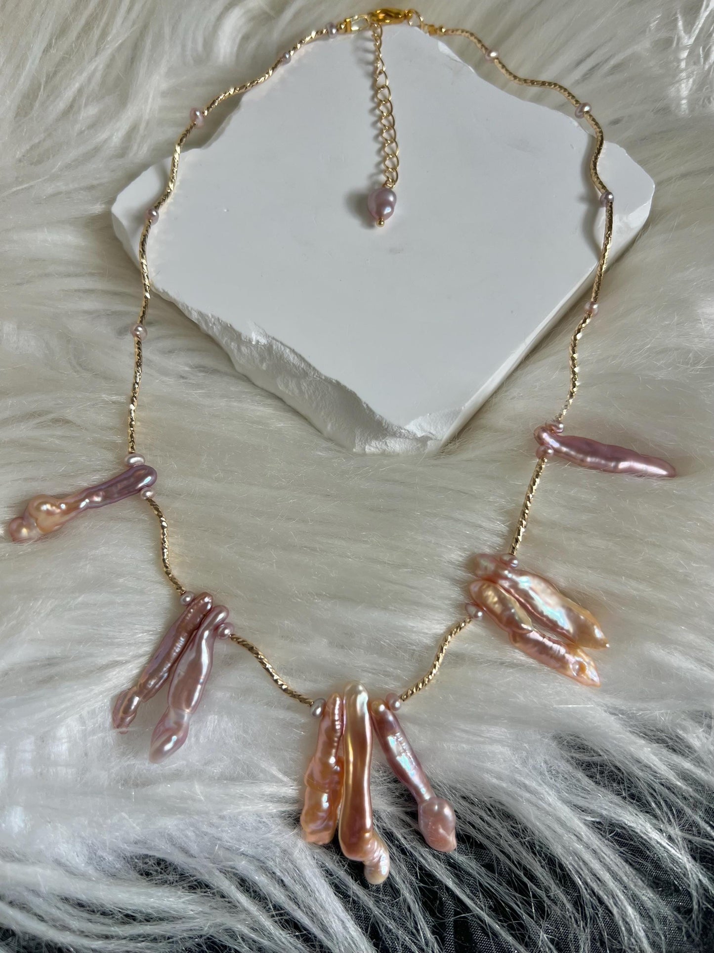 18K gold baroque freshwater purple Biwa pearl necklace. Feminine necklace. Designed waves necklace. Adorable necklace.