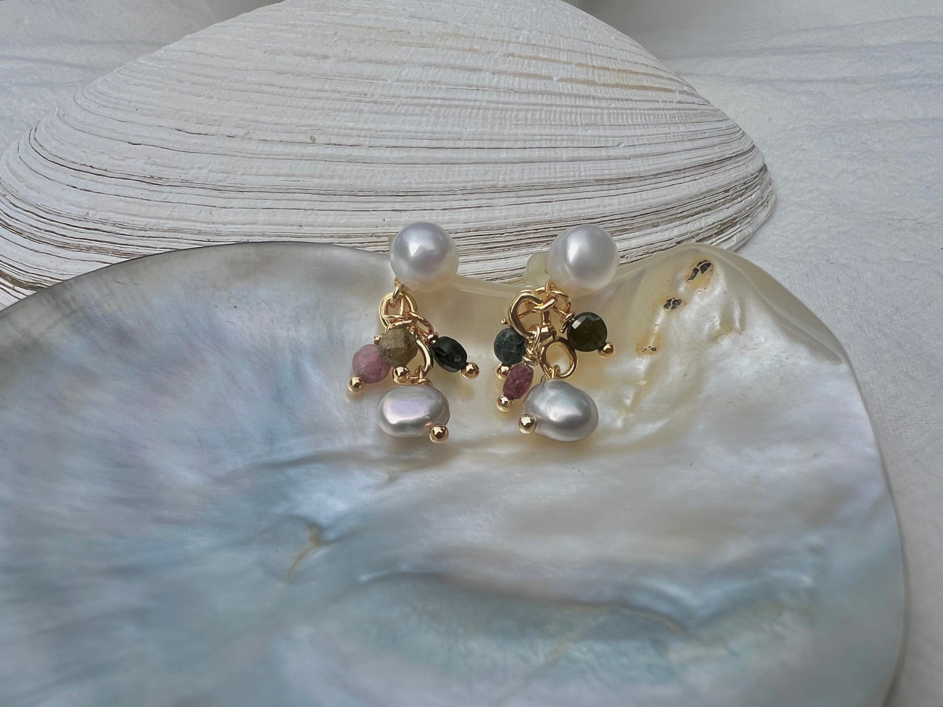 Clip on freshwater pearl natural gemstone earring. Minimalist dangle earrings. No pain Pearl earrings. Bridal earrings. Bridesmaid gift.
