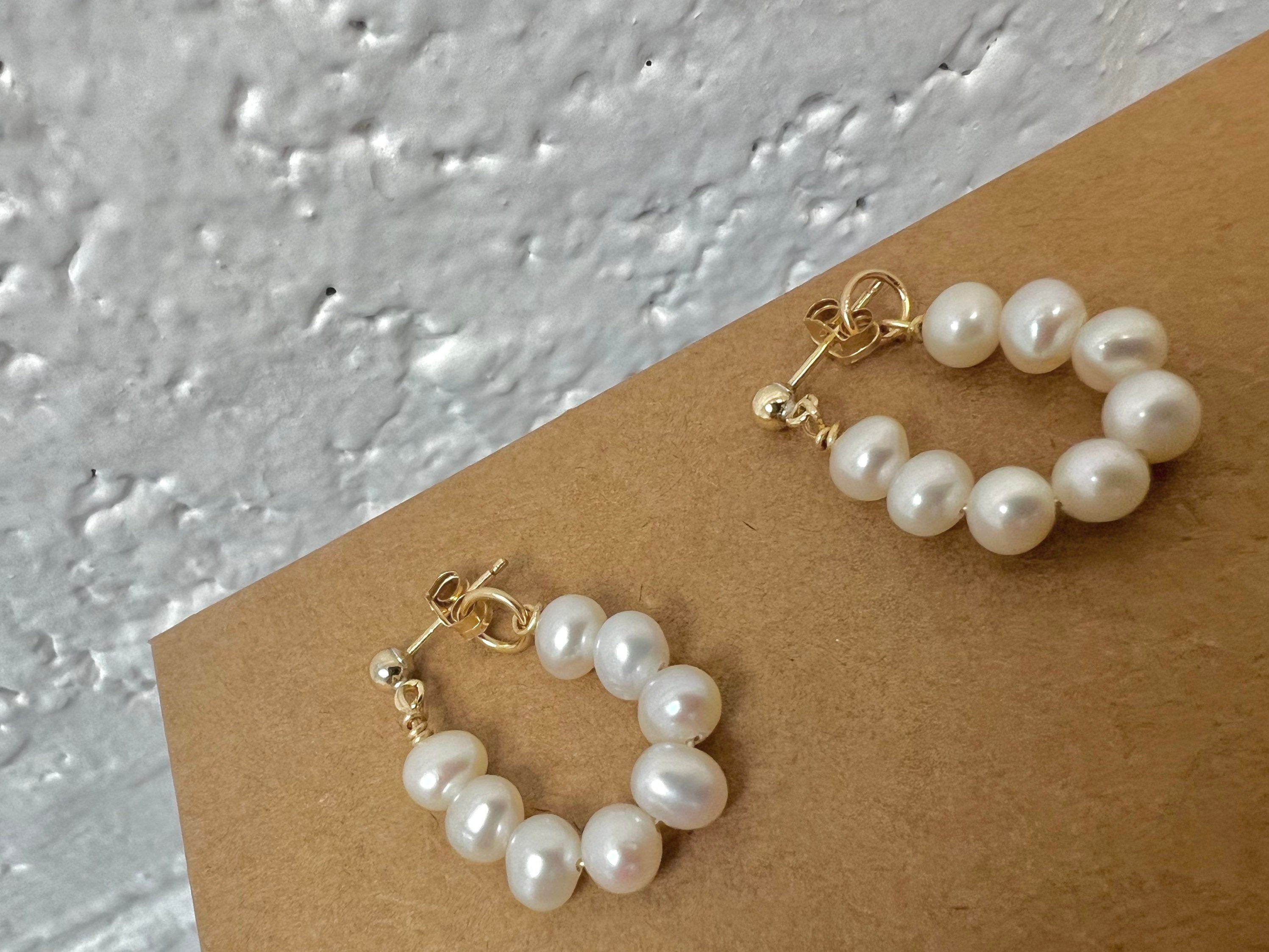 14K gold filled freshwater pearl wire wrapped hoop earring. Minimalist clip on earrings. Bridal earrings. Bridesmaid gift.