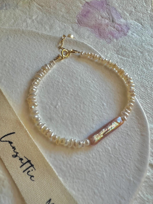 Freshwater pearl bracelet. Chic bracelet. Keshi pearl bracelet. Multiple-shape pearl bracelet. Wedding pearl bracelets. Gift for her.