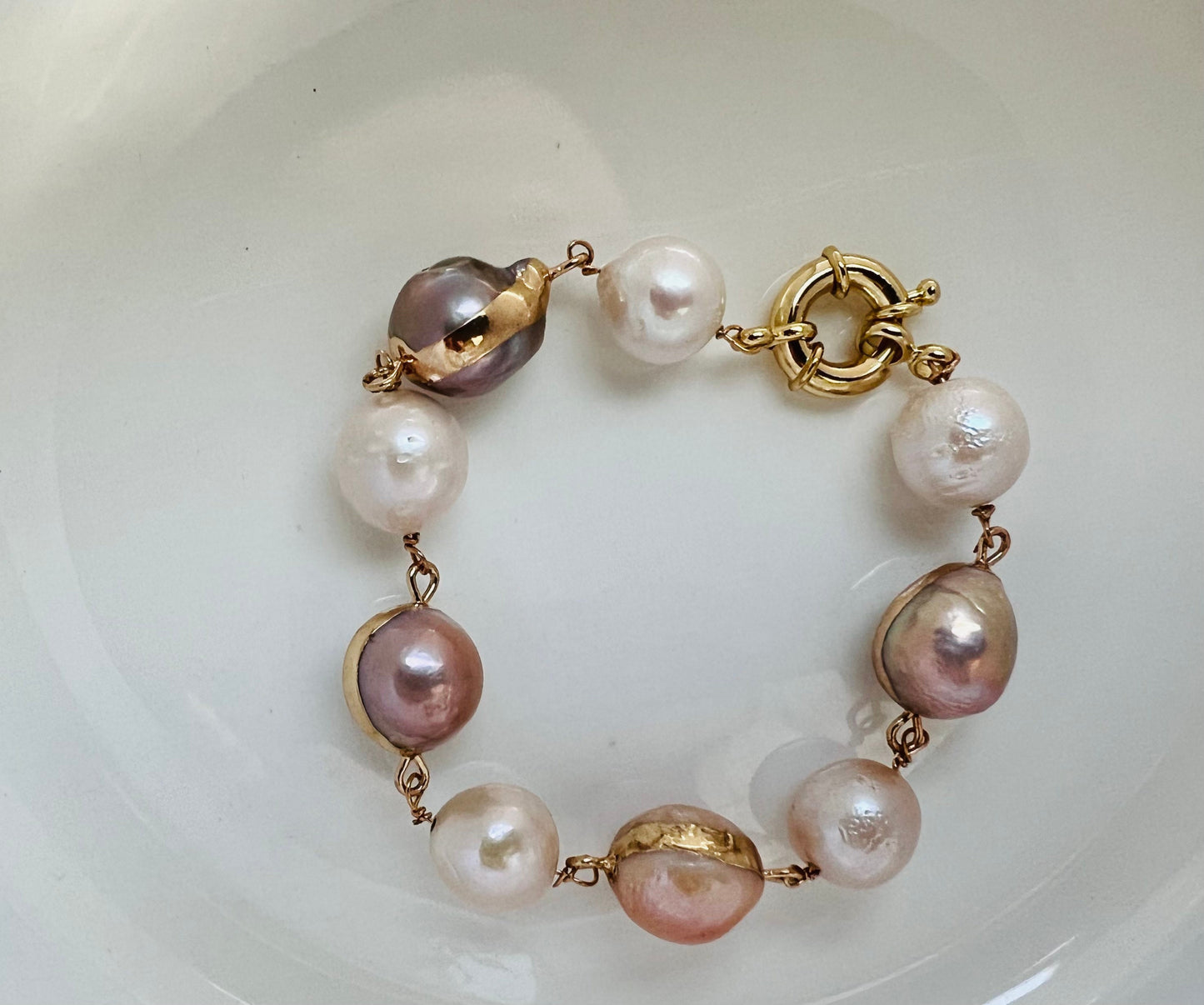 Vintage style freshwater pearl bracelet. Multiple-col freshwater baroque pearl bracelet. Chunky bracelet. Adorable bracelet. Boho