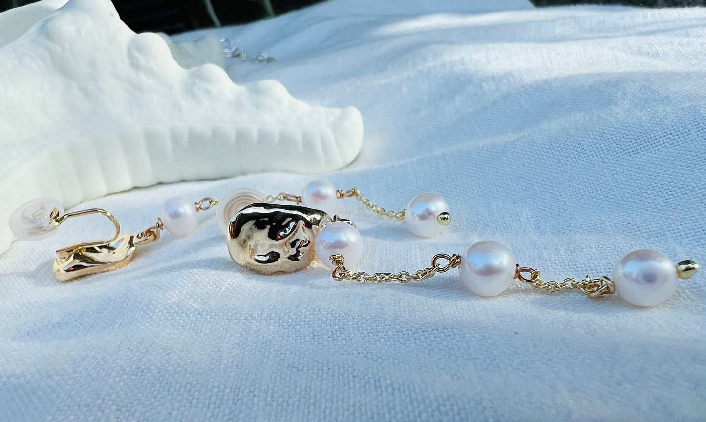 Chic freshwater pearl clip-on dangle earring. Pearl gold chic earring. Comfortable Non pierced ear clip. Bridal earring. Gift for her
