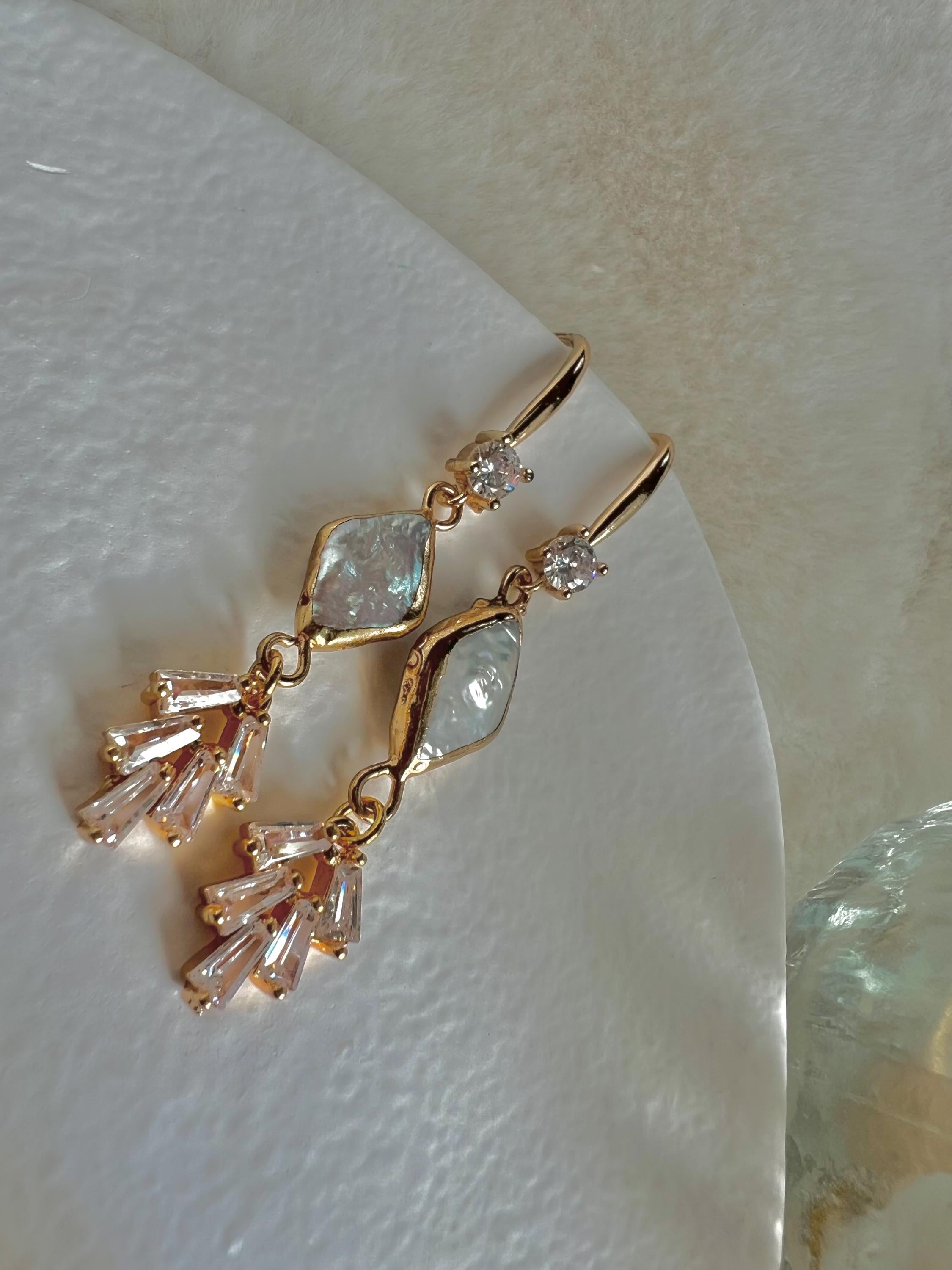 Freshwater pearl crystal Swarovski Earring. Diamonds cluster earring. Art Deco earring. Vintage earring.