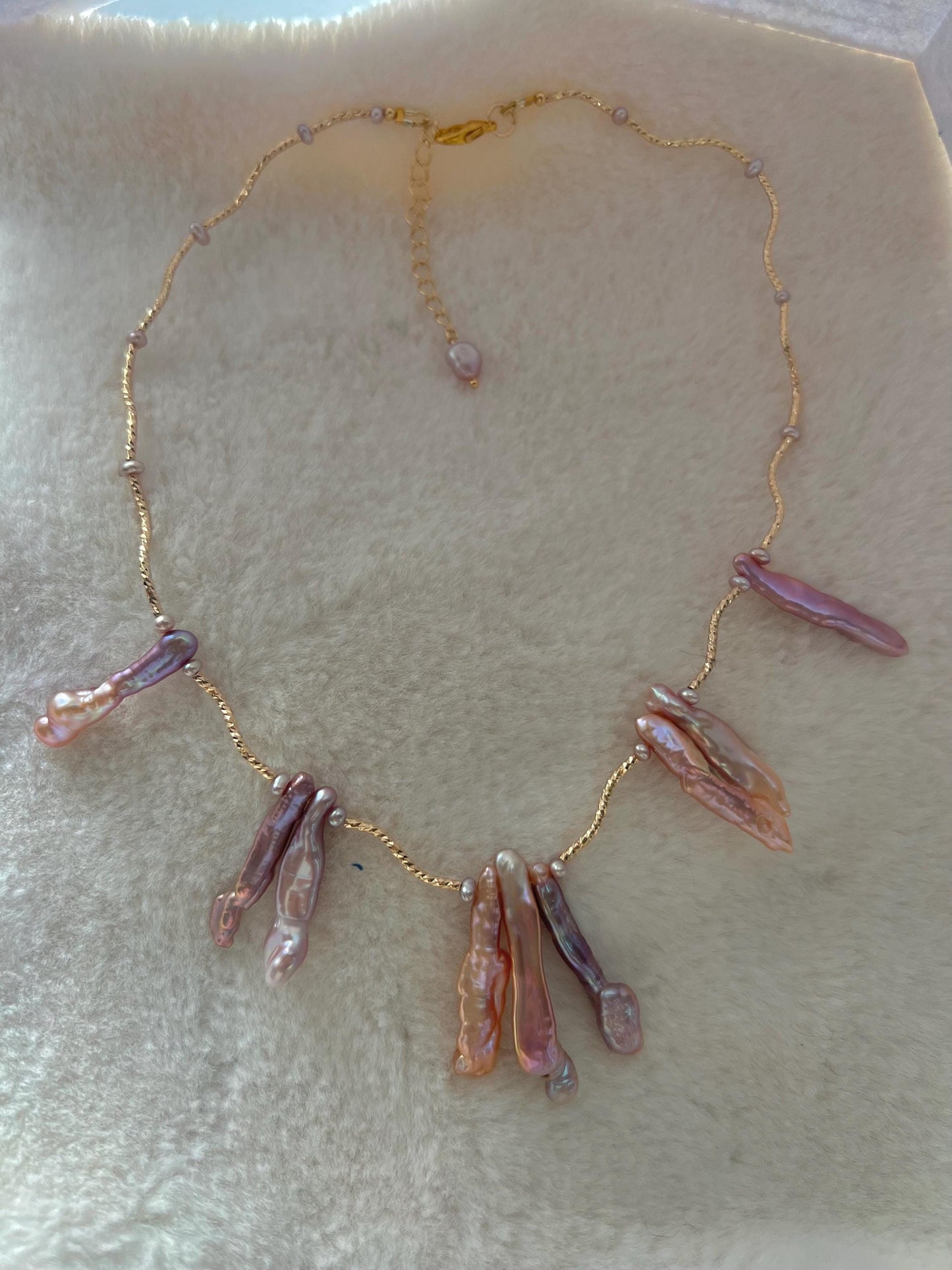 18K gold baroque freshwater purple Biwa pearl necklace. Feminine necklace. Designed waves necklace. Adorable necklace.