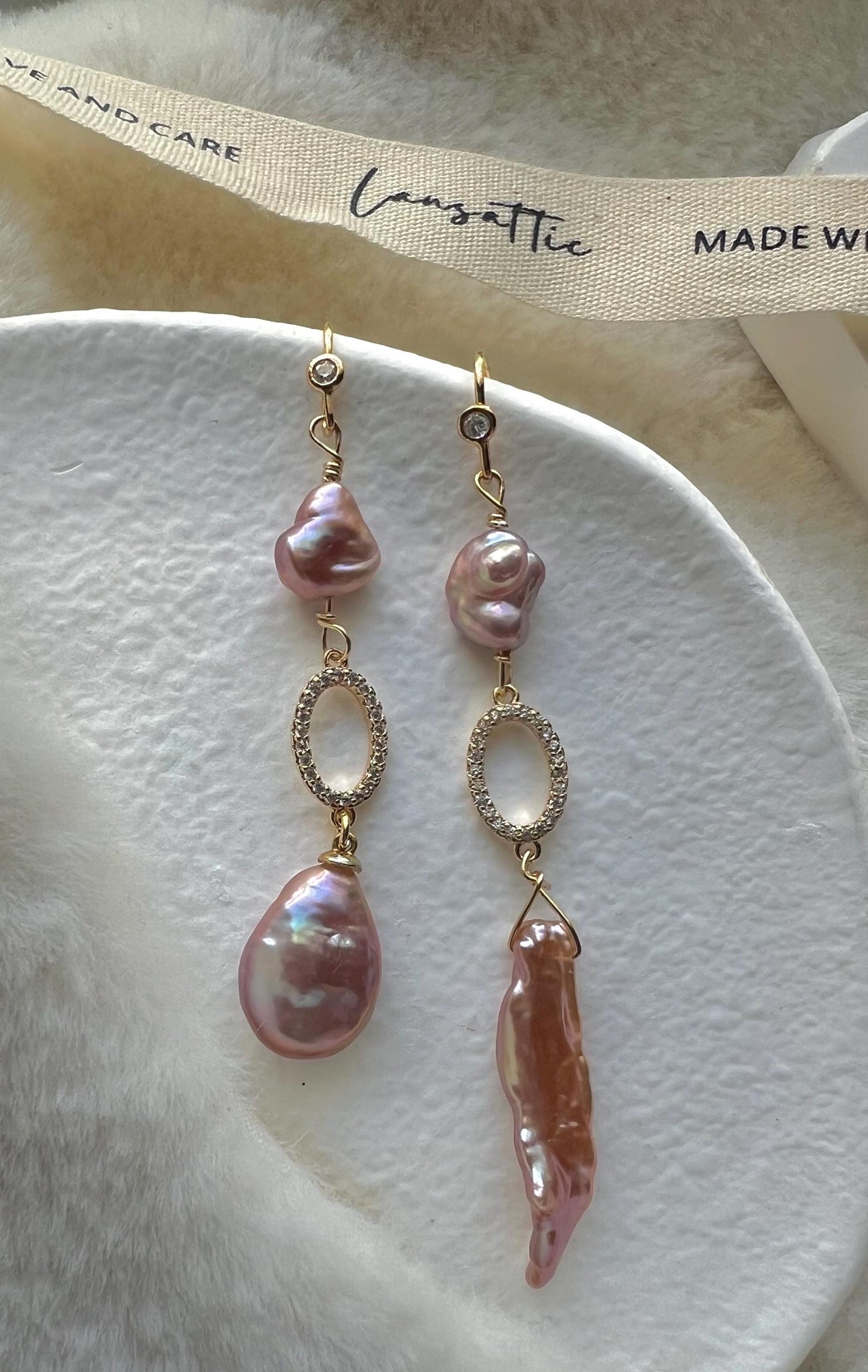 14K gold High quality luster genuine baroque pearl earrings. Dainty irregular pearl earrings. Vintage pearl earrings. Bridal earrings.