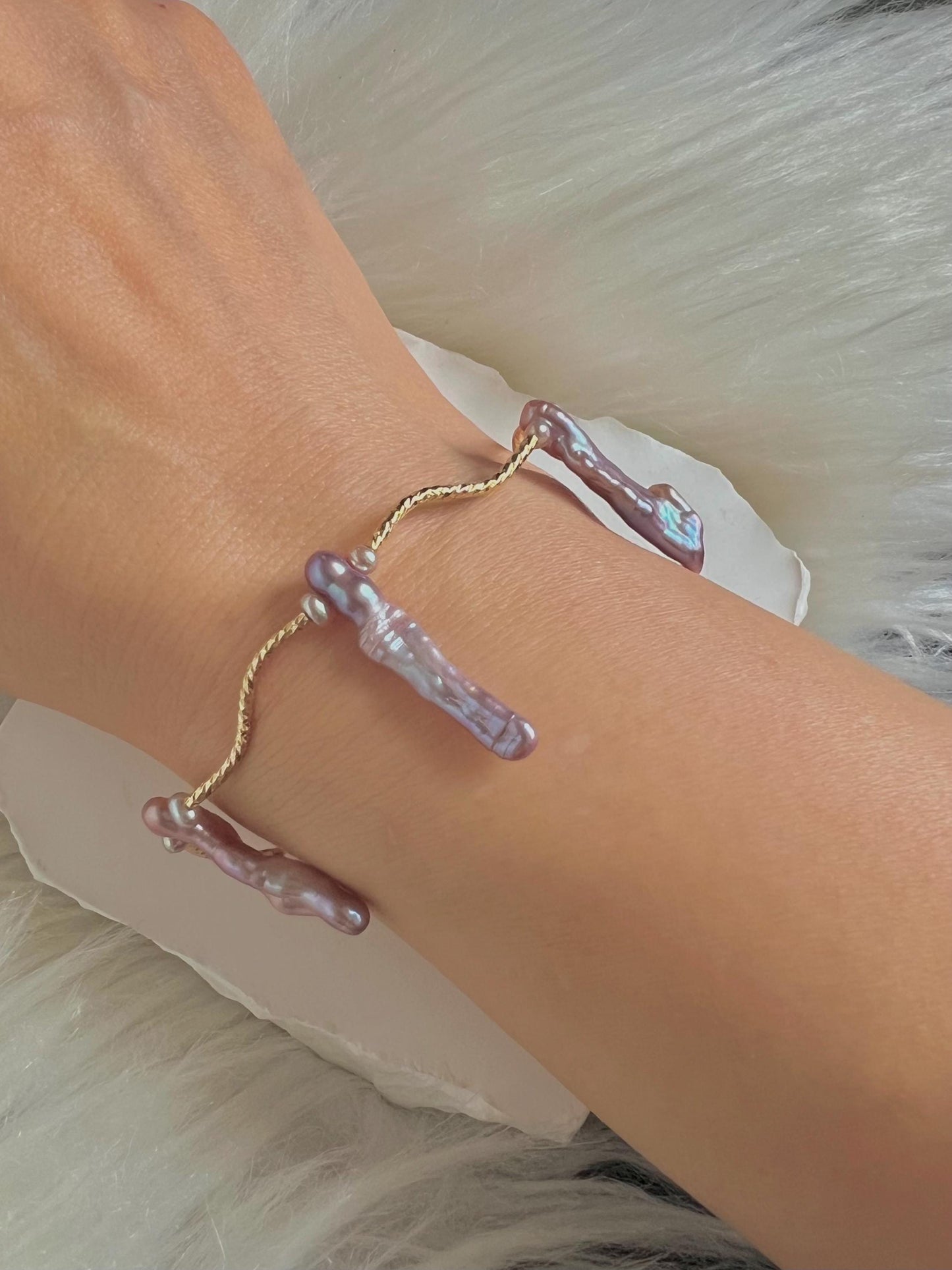 18K gold baroque freshwater purple Biwa pearl necklace. Feminine necklace. Designed waves necklace. Adorable necklace.