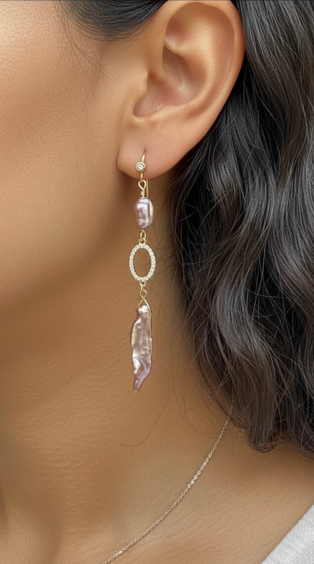 14K gold High quality luster genuine baroque pearl earrings. Dainty irregular pearl earrings. Vintage pearl earrings. Bridal earrings.