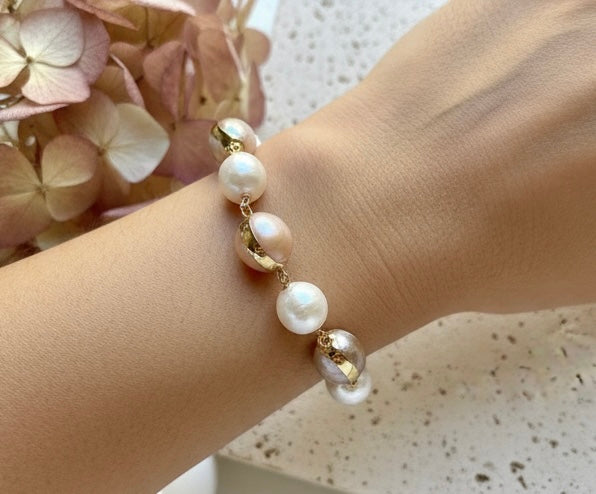 Vintage style freshwater pearl bracelet. Multiple-col freshwater baroque pearl bracelet. Chunky bracelet. Adorable bracelet. Boho