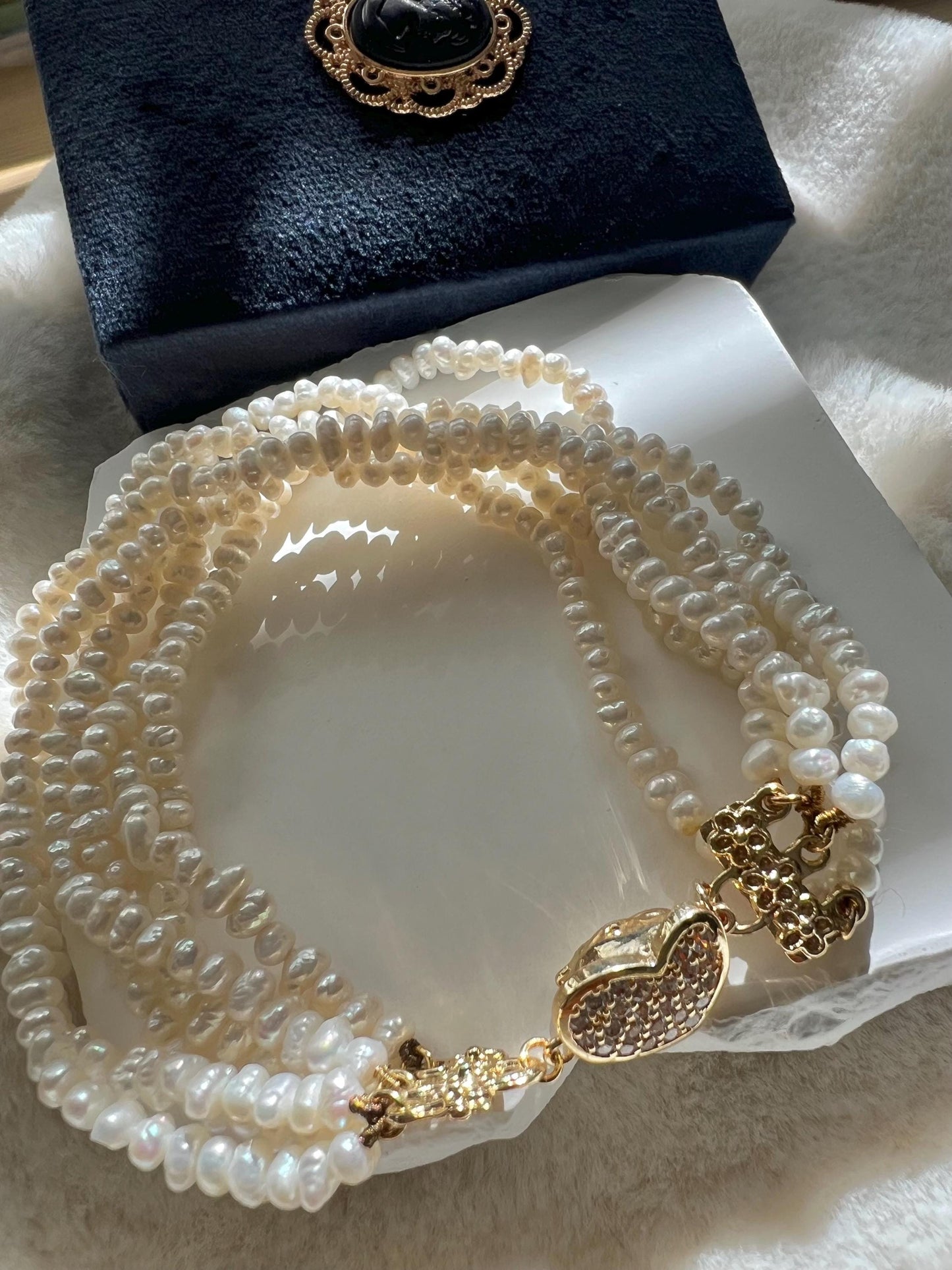 Stacking freshwater pearl vintage style six layered Chic bracelet. Multi-strand pearls bracelet. Elegant pearl bracelet.