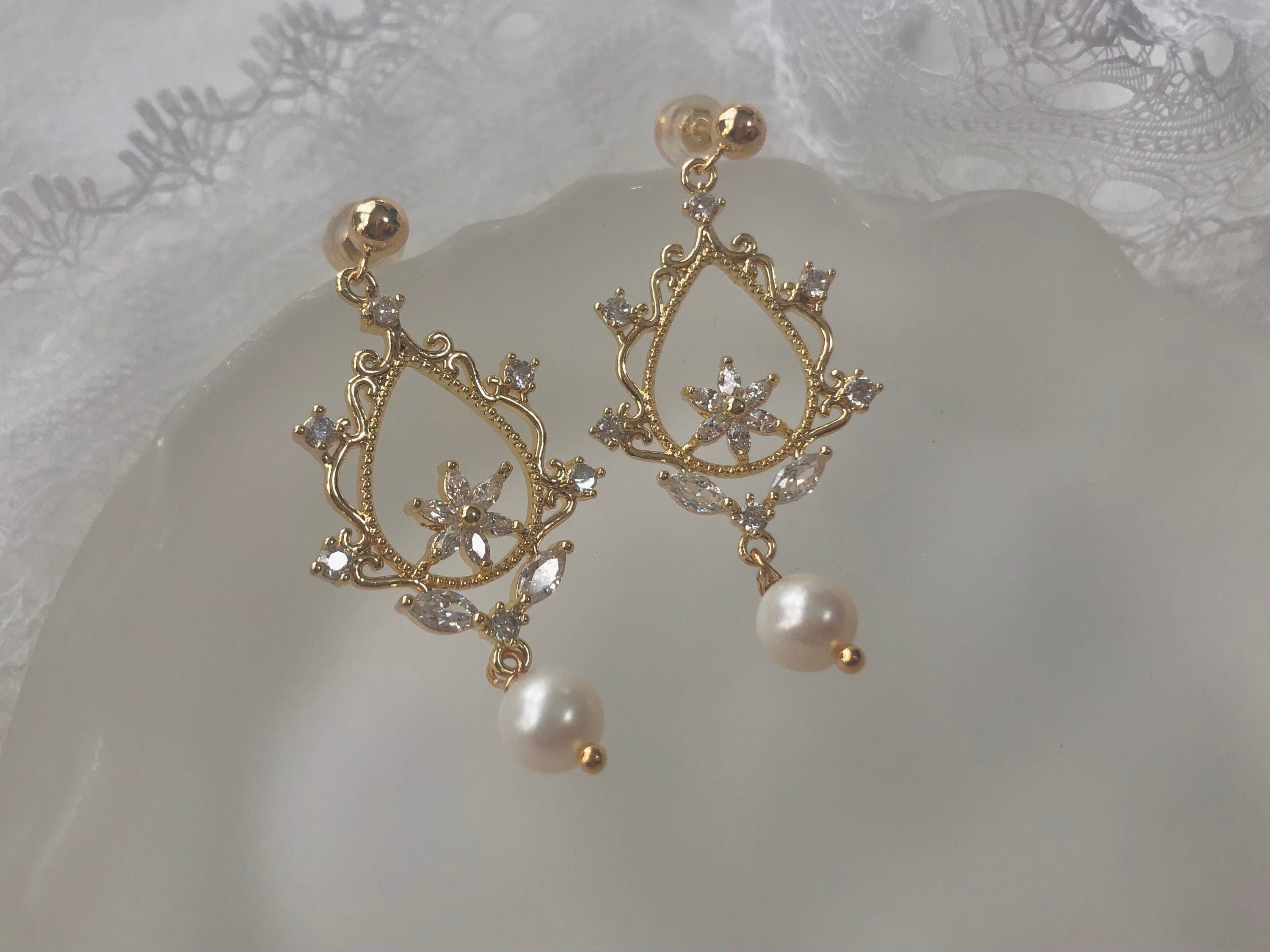 Art Deco freshwater pearl dangle earrings.  Delicate earrings. CZ crystal earrings. Vintage earrings. Drop earrings.