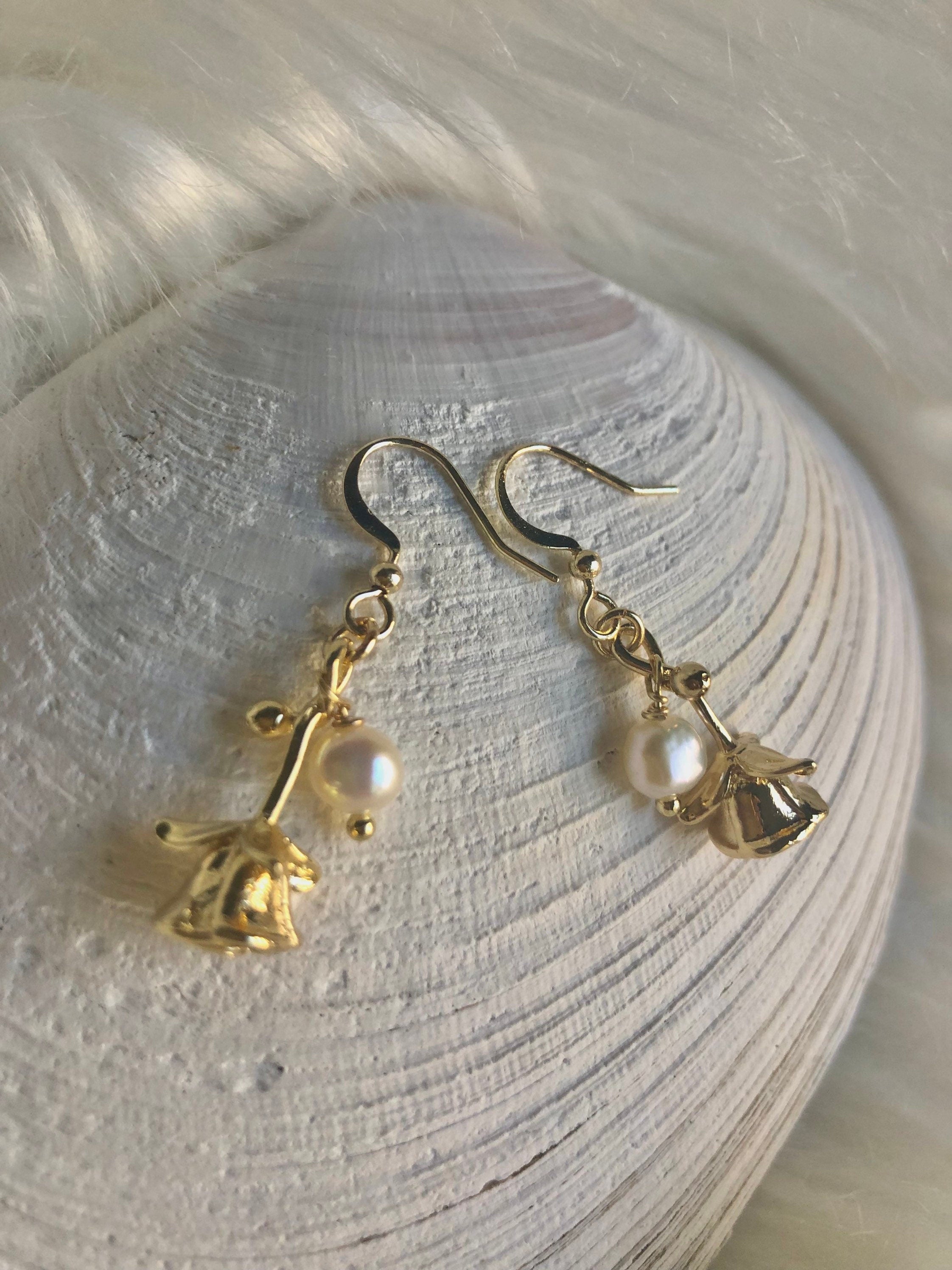 Genuine freshwater pearl dangle rose earrings. Elegant Pearl earrings. Minimalist pearl earrings. Bridal earrings. Bridesmaid gift.
