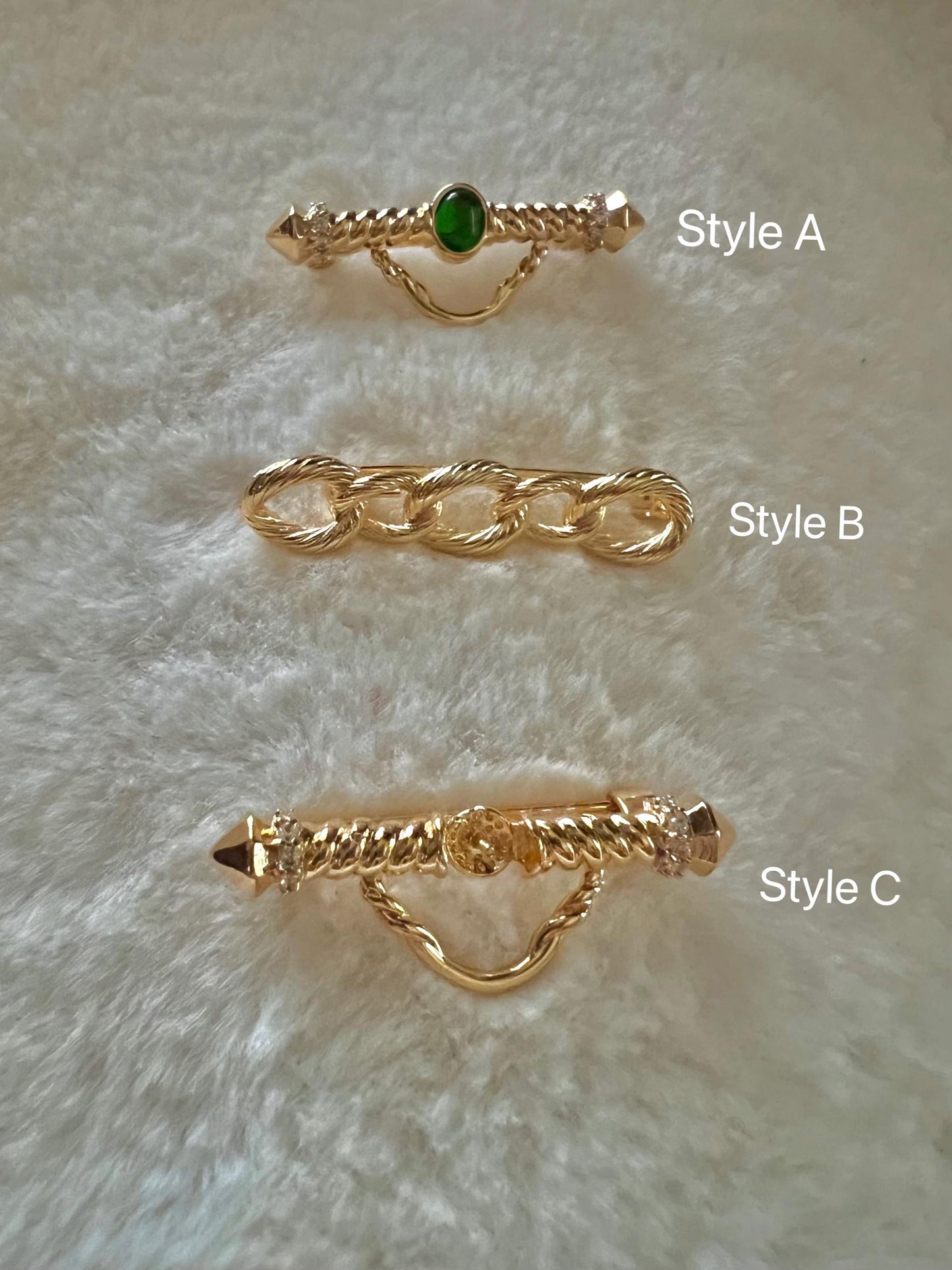 Freshwater pearl Safety pin charm brooch. Pendant crystal emerald pin brooch. 18K gold lapel pin. Vintage opulent pin