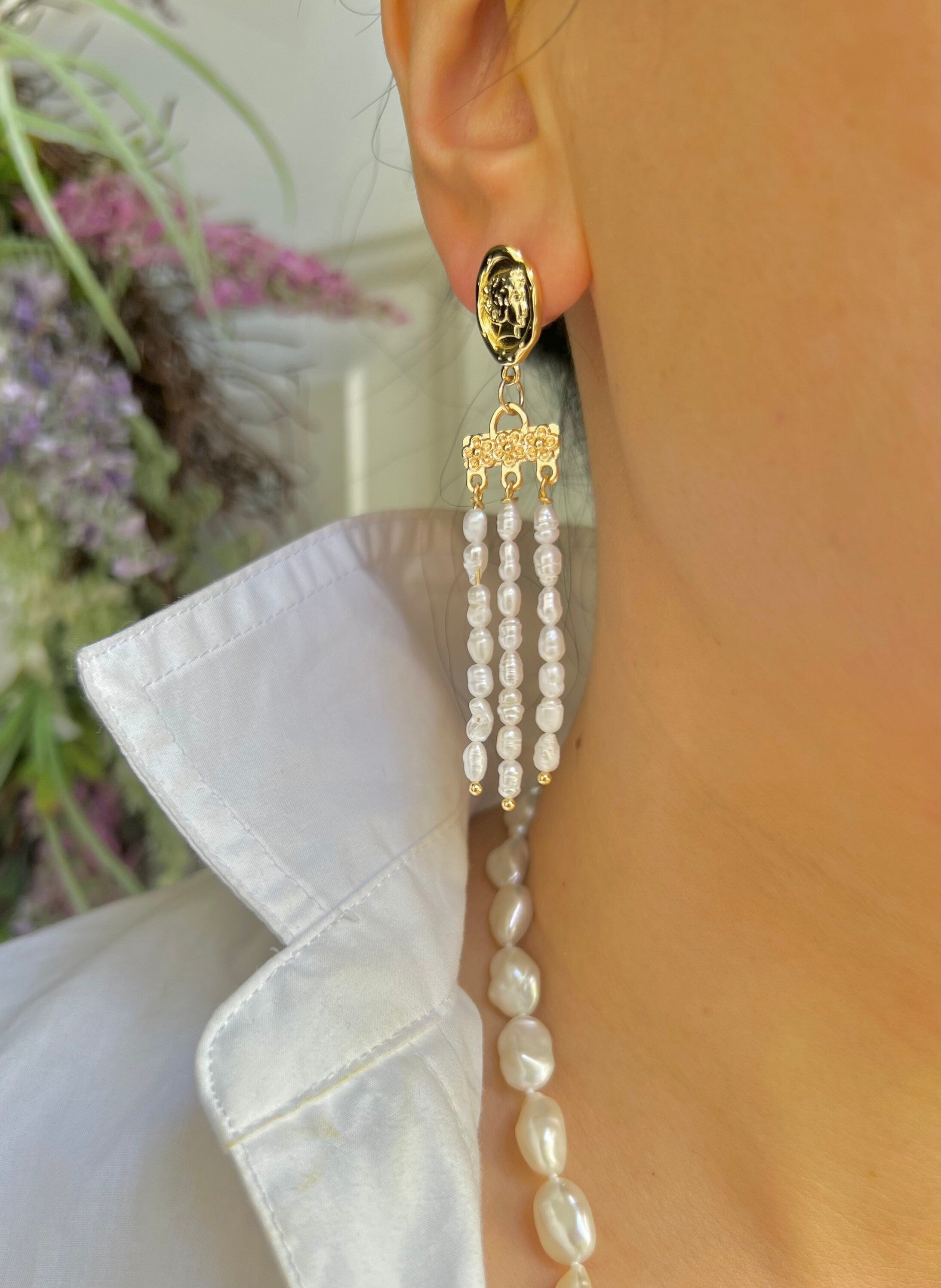 Art Deco Freshwater pearl multiple-tassel queen stud dangle earrings. Delicate earring. Curtain drop earrings. Boho bridal earrings.