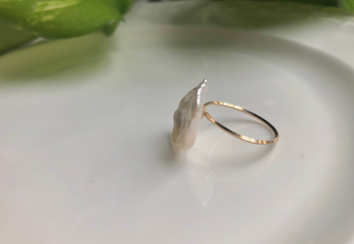 Natural Baroque Pearl Ring. Pearl Minimalist ring. Irregular Genuine Freshwater pearl Ring. Keshi Petal pearls Ring. Large pearl Ring
