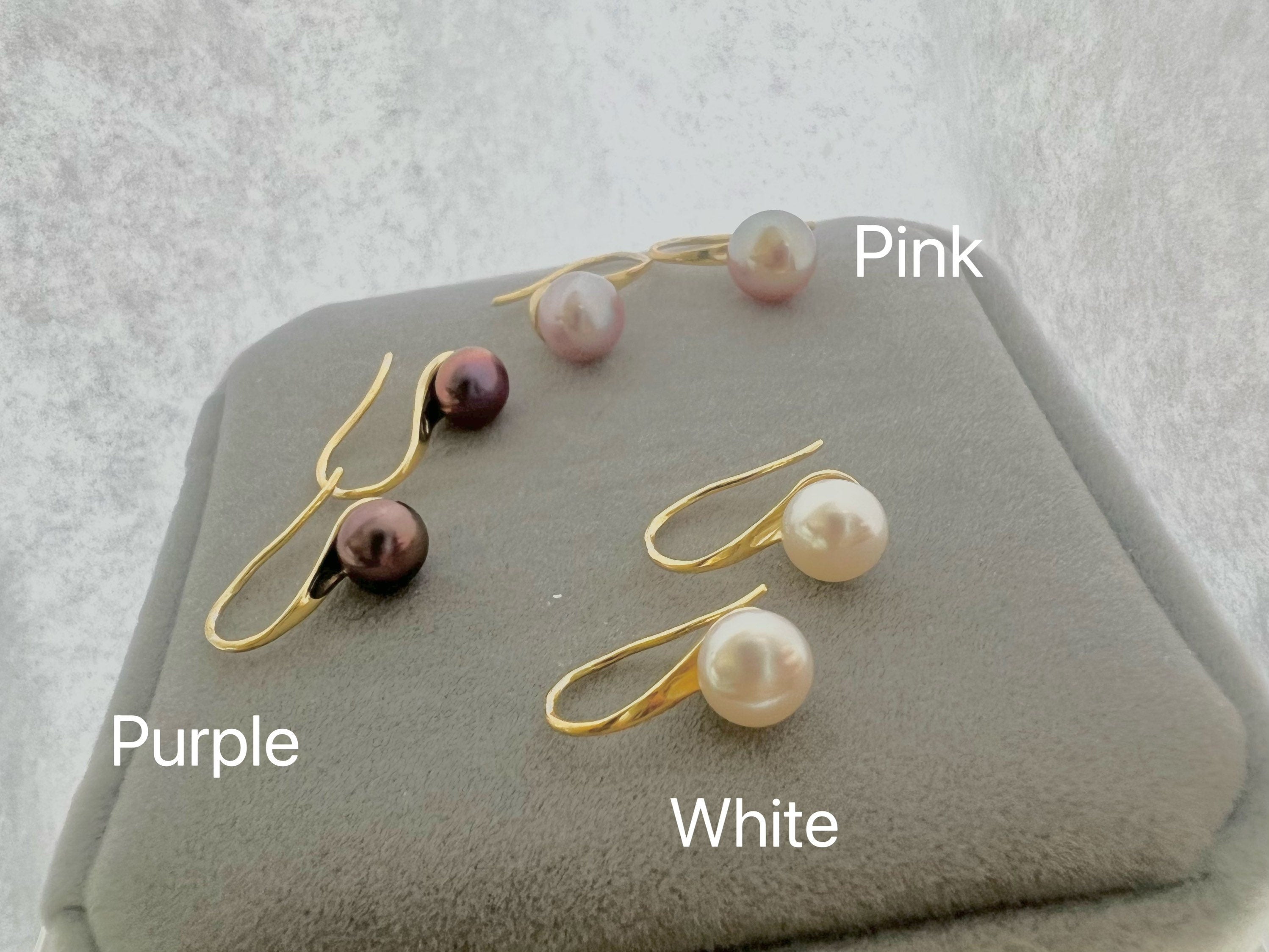 Minimalist 925 sterling sliver ear post freshwater pearl earring. Dainty earrings. Minimalist earrings.gift for her