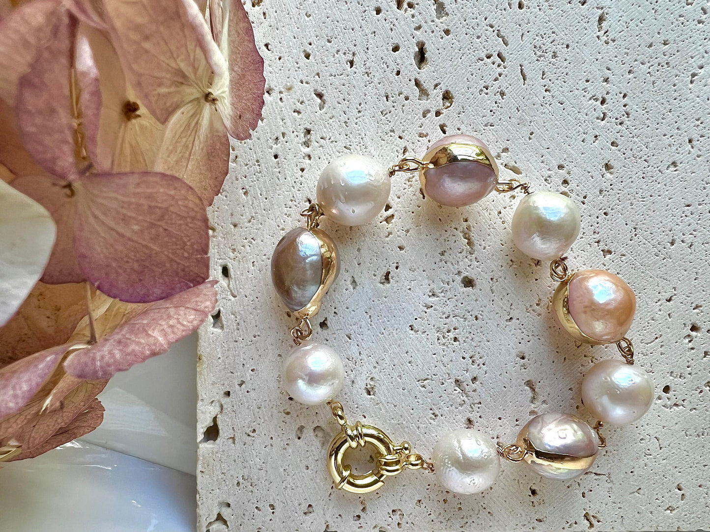 Vintage style freshwater pearl bracelet. Multiple-col freshwater baroque pearl bracelet. Chunky bracelet. Adorable bracelet. Boho