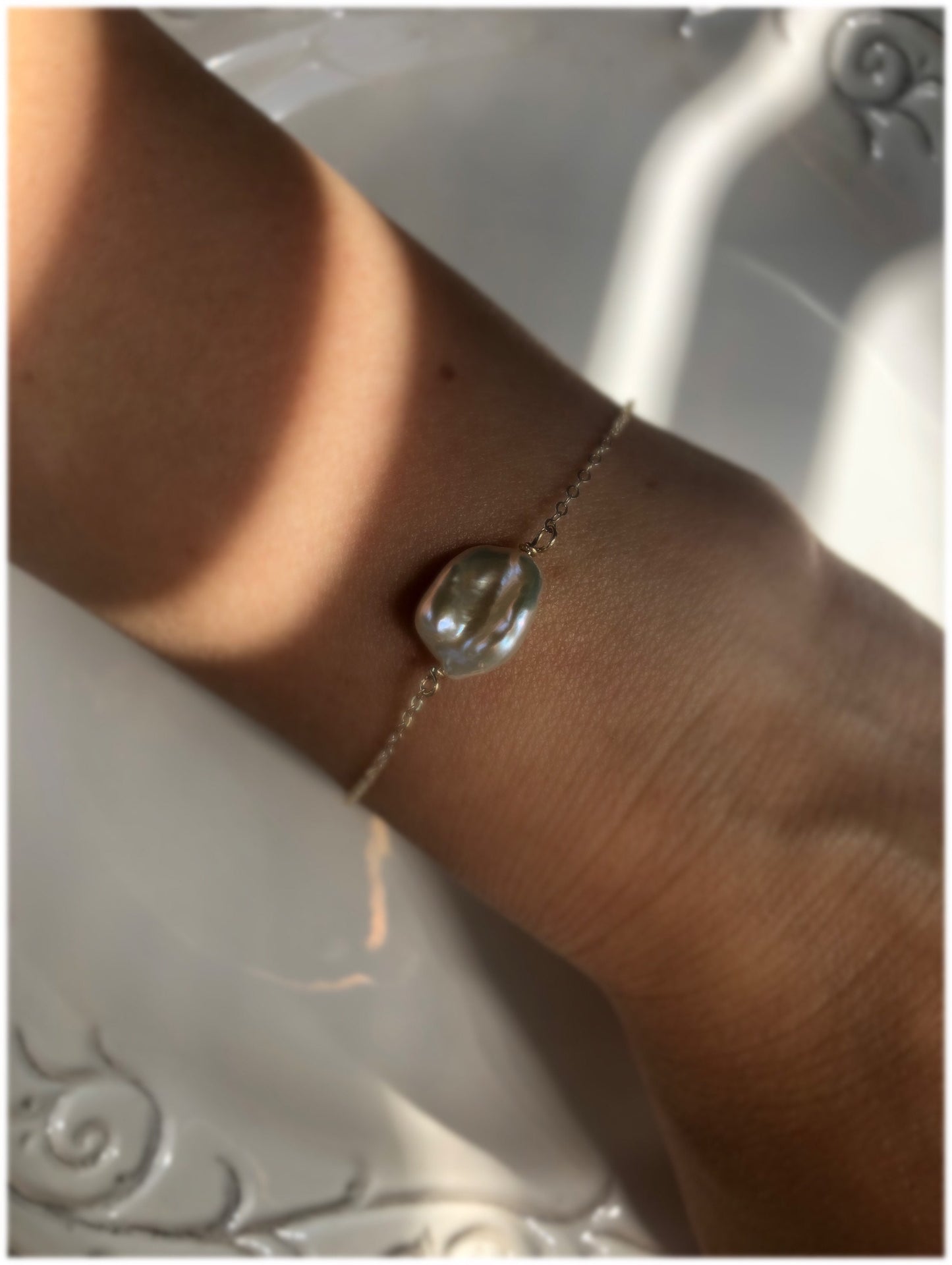 14K Gold filled simple genuine pearl adjustable chain necklace. Minimalist chock. Stacking necklace. Elegant necklace . Wedding necklace