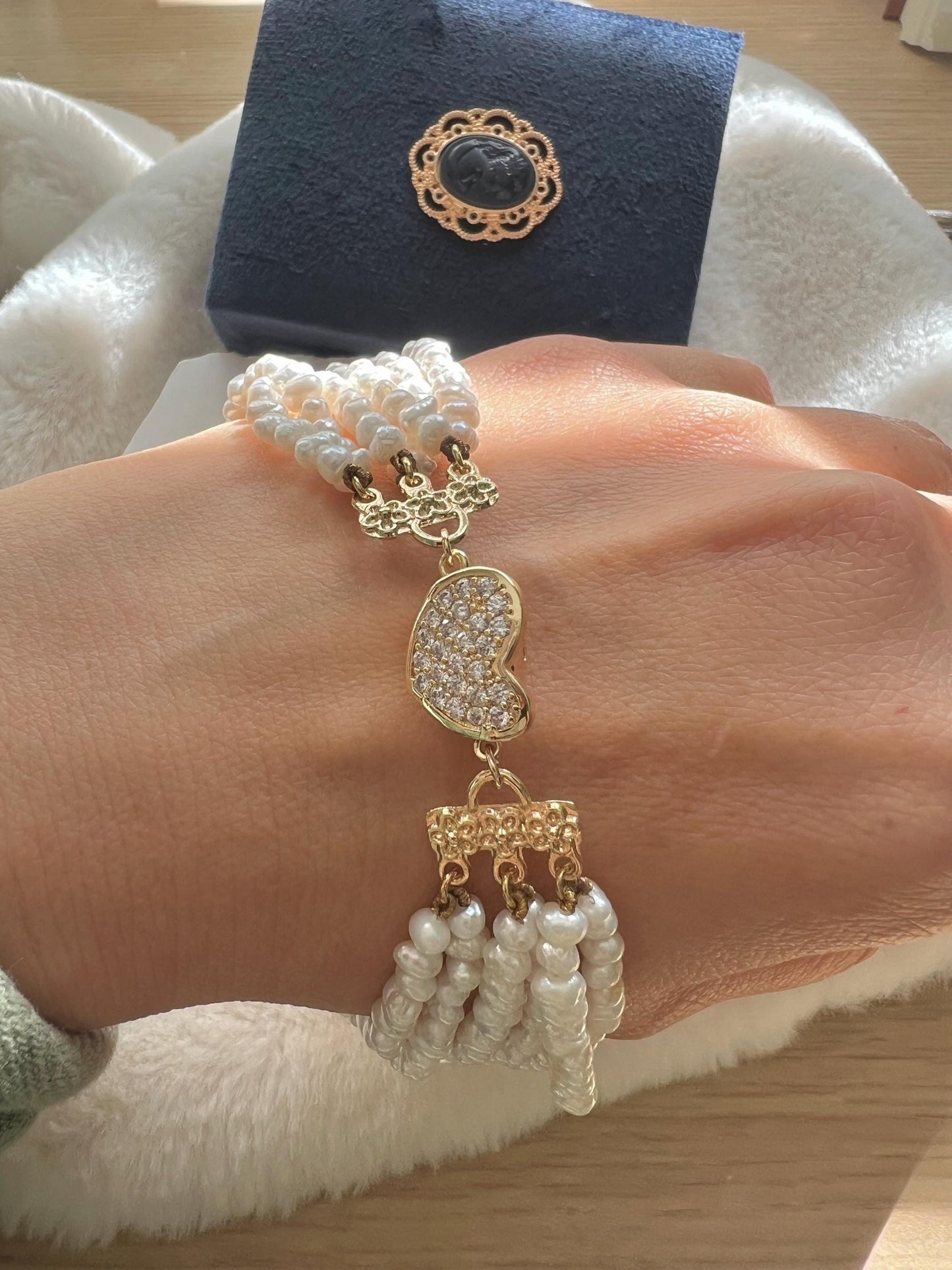 Stacking freshwater pearl vintage style six layered Chic bracelet. Multi-strand pearls bracelet. Elegant pearl bracelet.