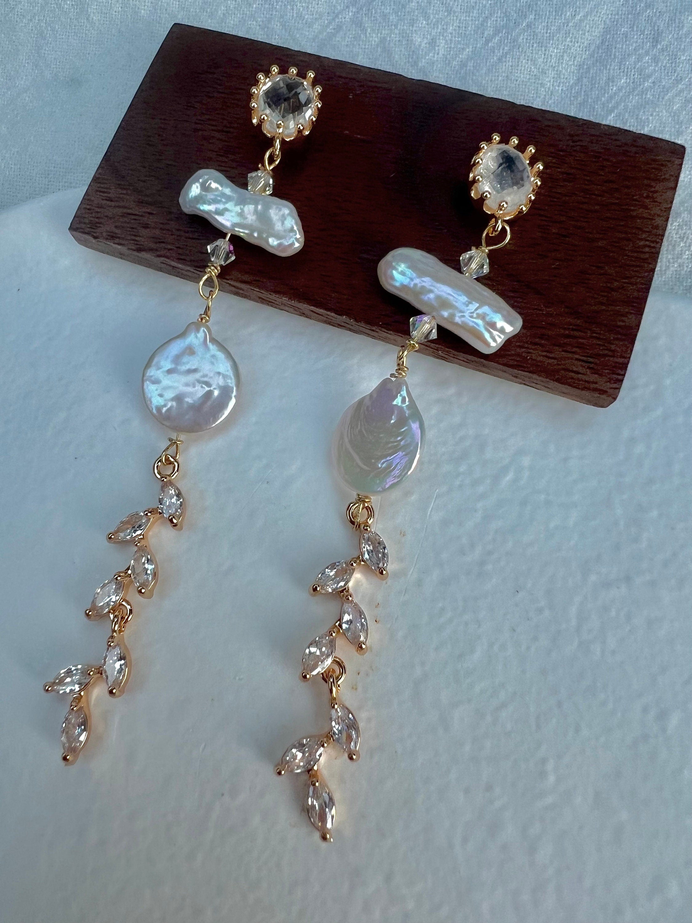 Victoria style elegant freshwater pearl dainty earring. delicate crystal earring. France style boho wedding earrings. Swarovski earring
