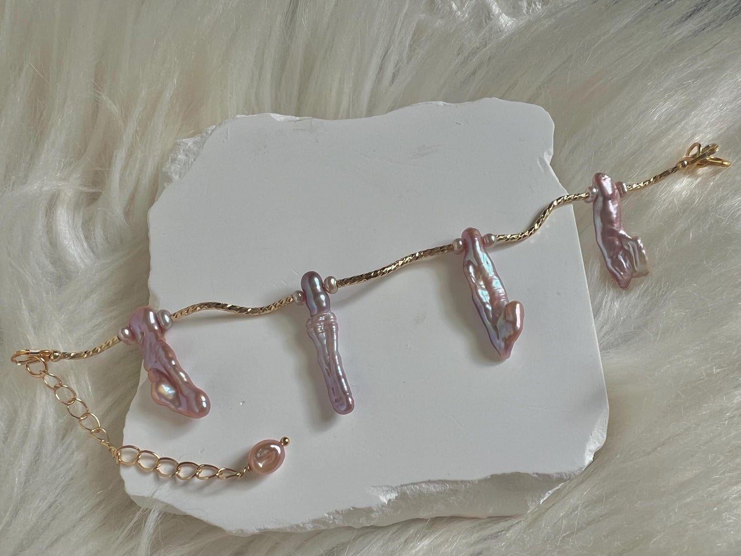 18K gold baroque freshwater purple Biwa pearl necklace. Feminine necklace. Designed waves necklace. Adorable necklace.