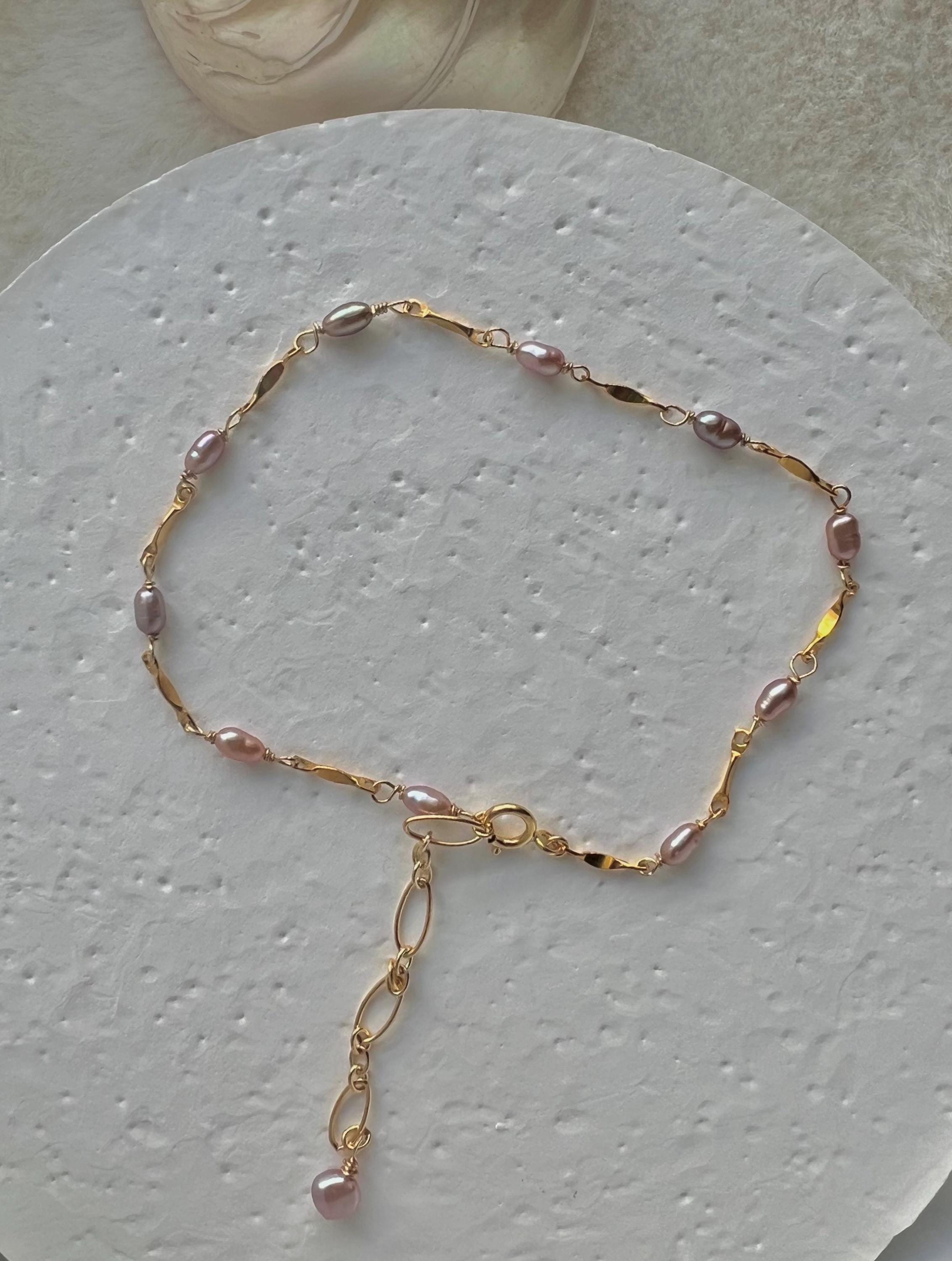 14K gold filled Freshwater Pearl Dainty Bracelet. elegant Pearl Bracelet. Minimalist bracelet. Statement bracelet. Gift for her.