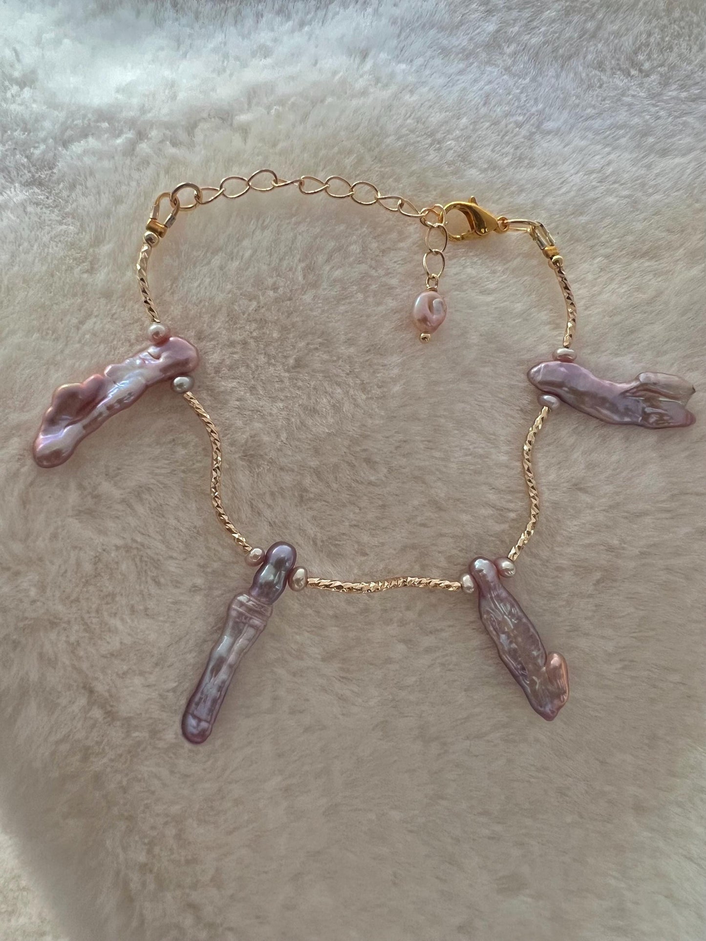 18K gold baroque freshwater purple Biwa pearl necklace. Feminine necklace. Designed waves necklace. Adorable necklace.