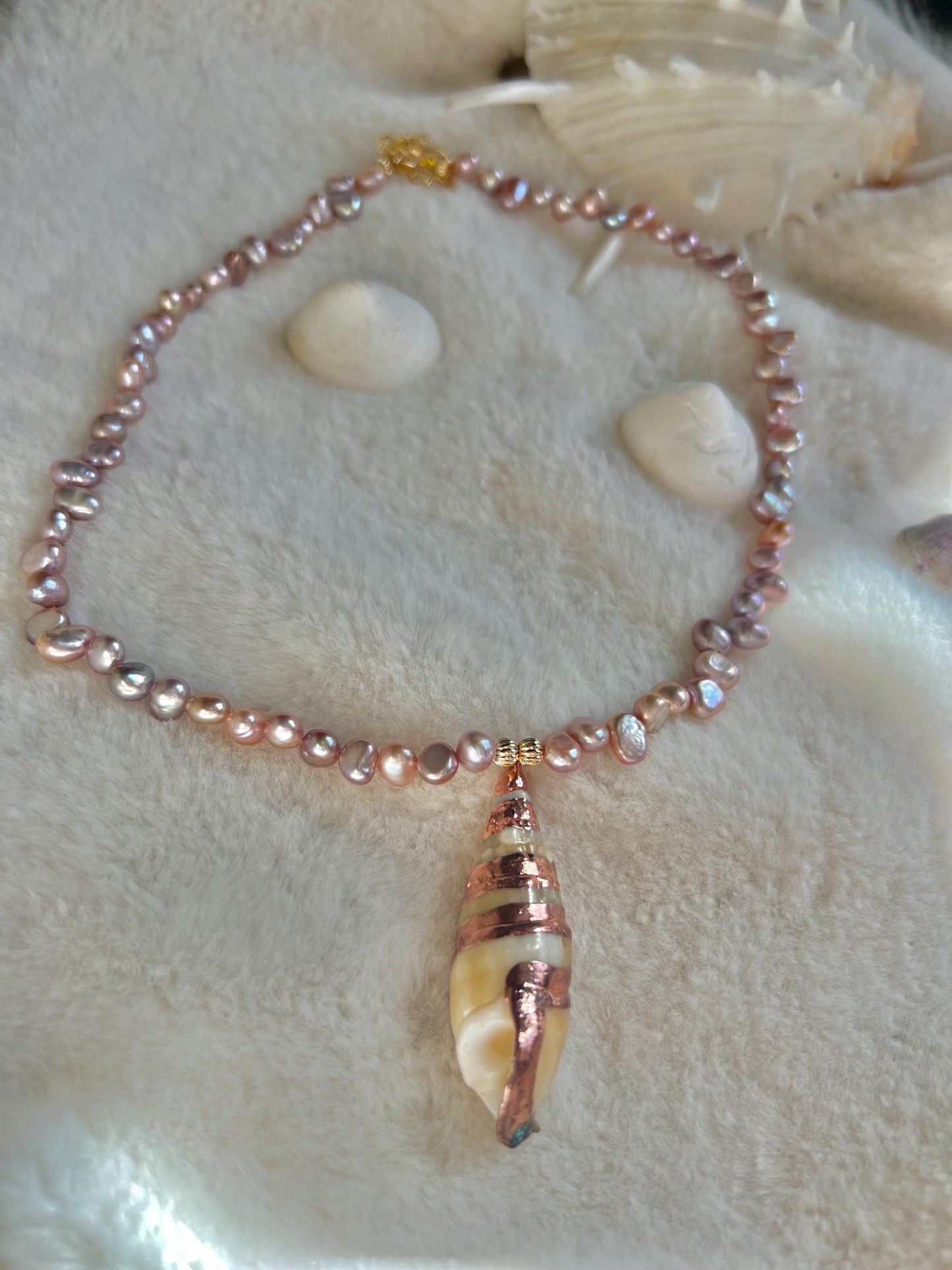 Freshwater baroque pearl necklace. Purple pearl beaded necklace. Chunky beach necklace. Pearl shell choker. Summer necklace