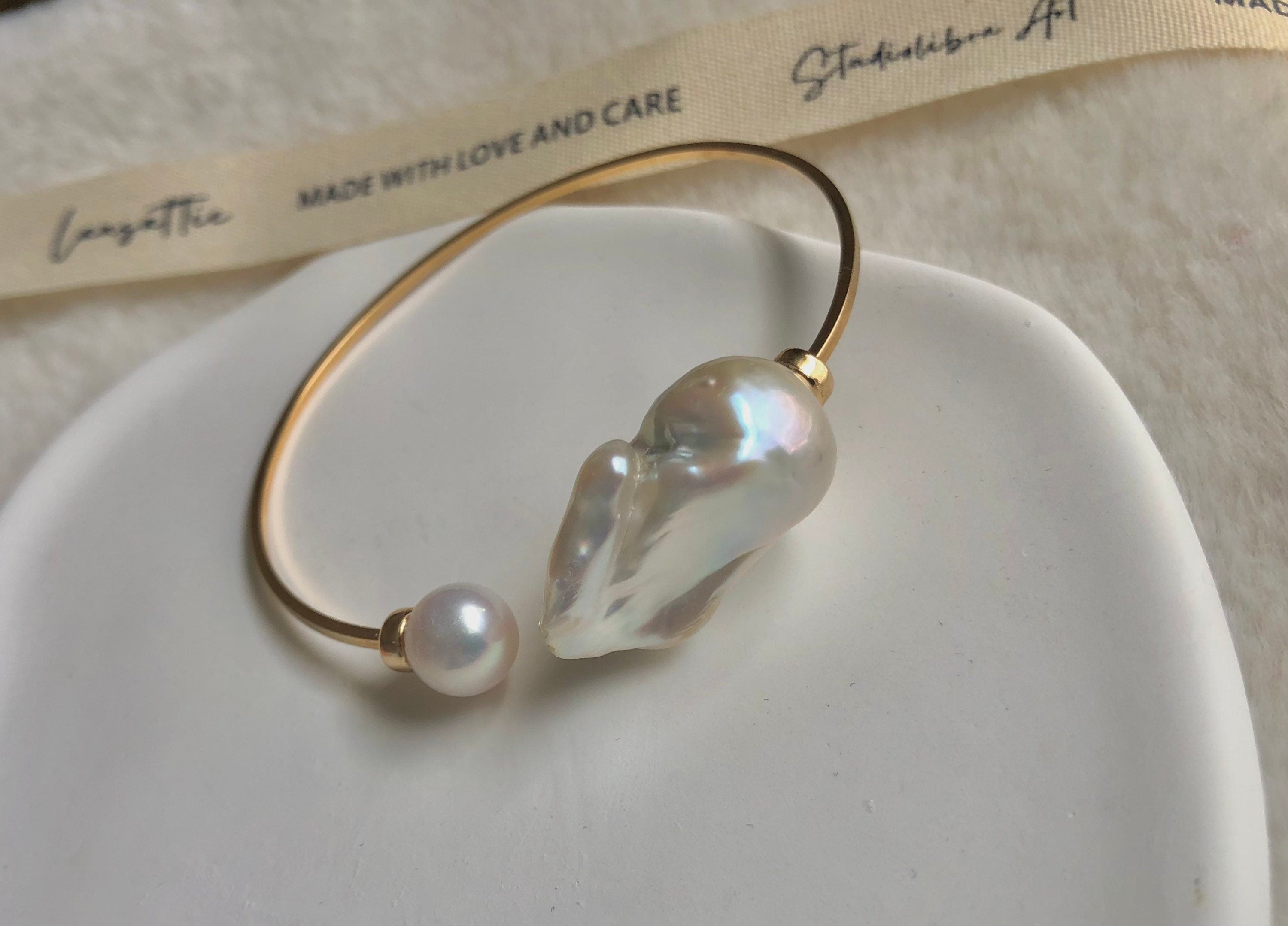14K gold filled Freshwater baroque & Round pearl bangle. Minimalist choker. Bridal pearl bracelet. Bridal pearl bangle. Wire cuff choker.