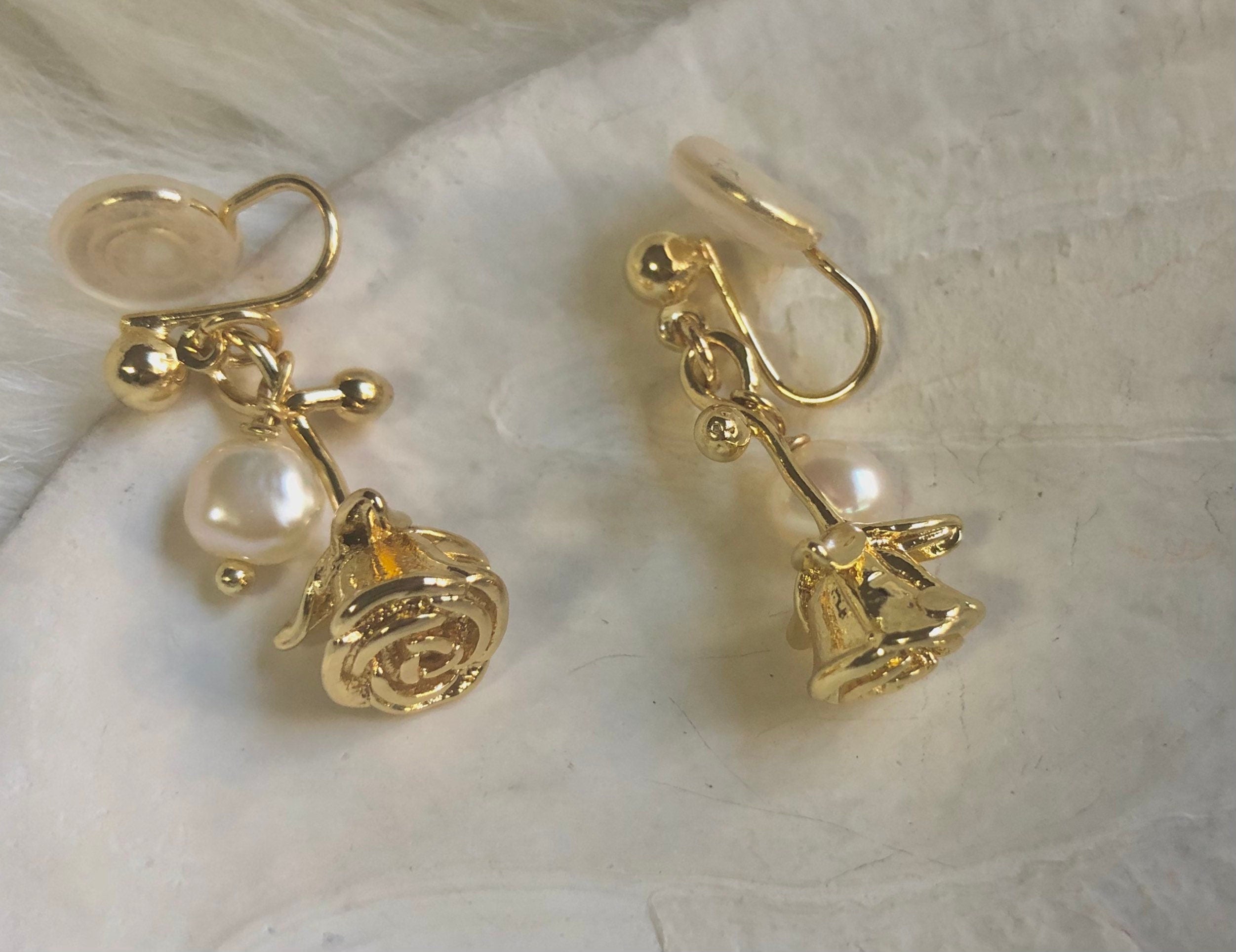 Genuine freshwater pearl dangle rose earrings. Elegant Pearl earrings. Minimalist pearl earrings. Bridal earrings. Bridesmaid gift.
