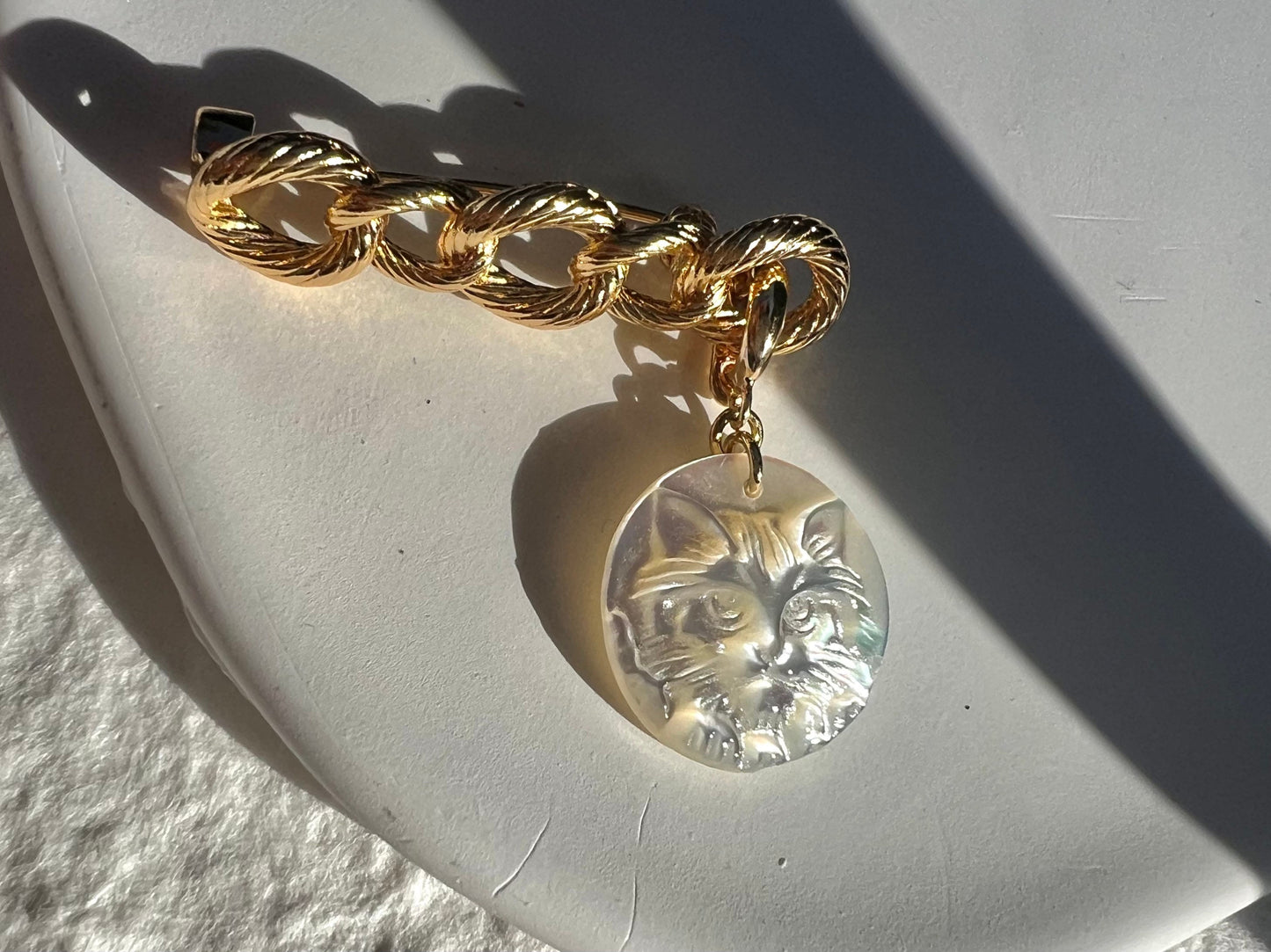 Freshwater pearl Safety pin charm brooch. Pendant crystal emerald pin brooch. 18K gold lapel pin. Vintage opulent pin